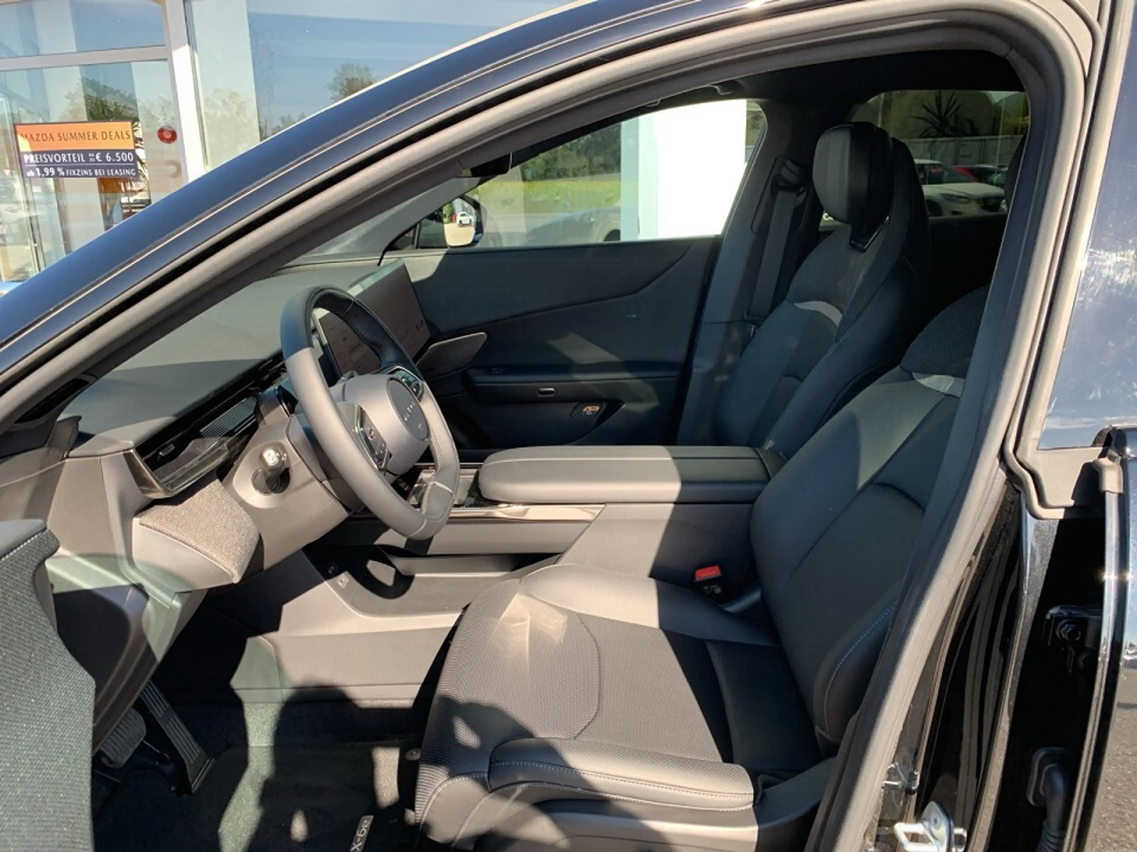 Mazda CX-6e Mazda CX-6e 78kWh Takumi — photo 8