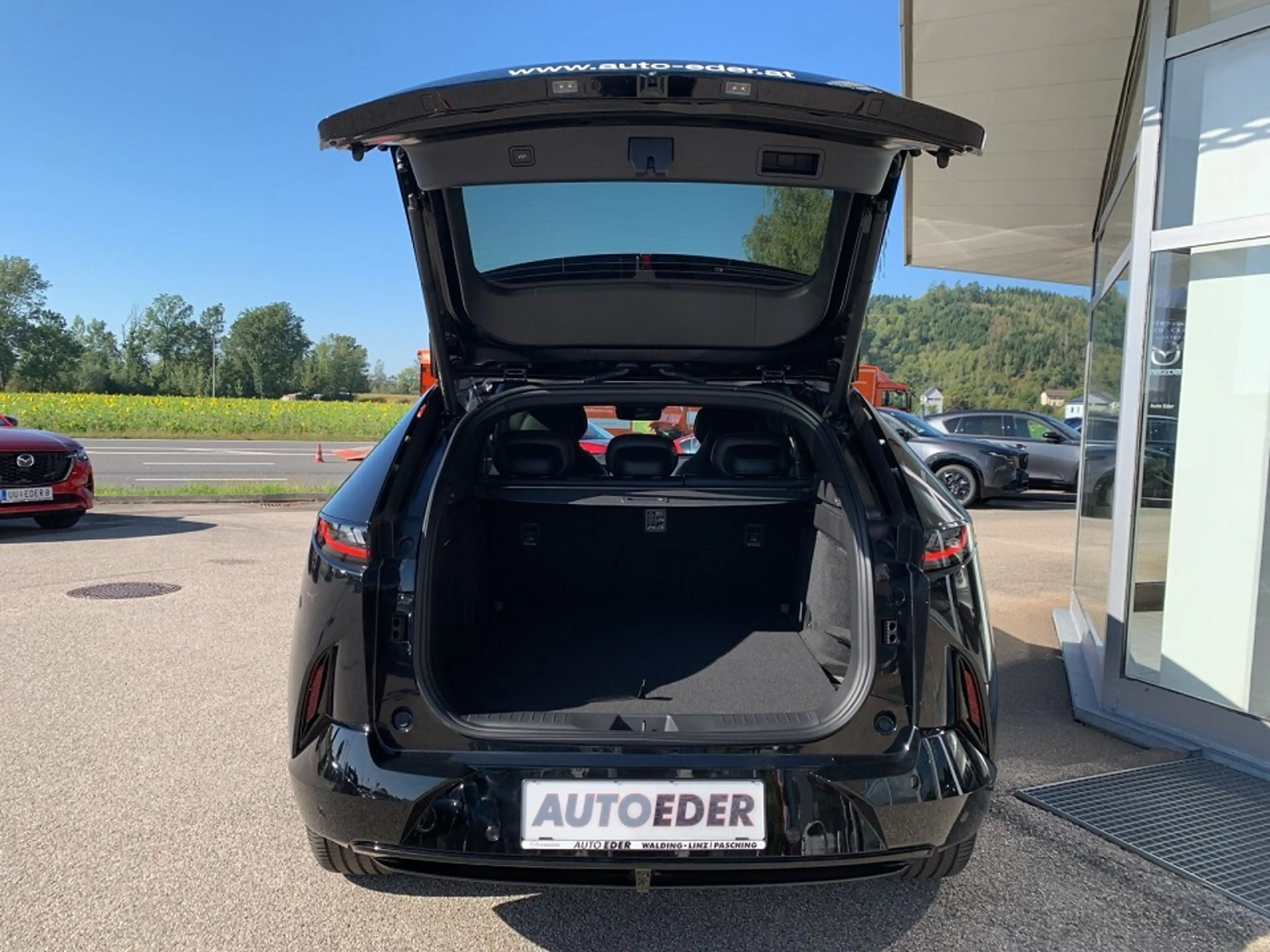 Mazda CX-6e Mazda CX-6e 78kWh Takumi — photo 10