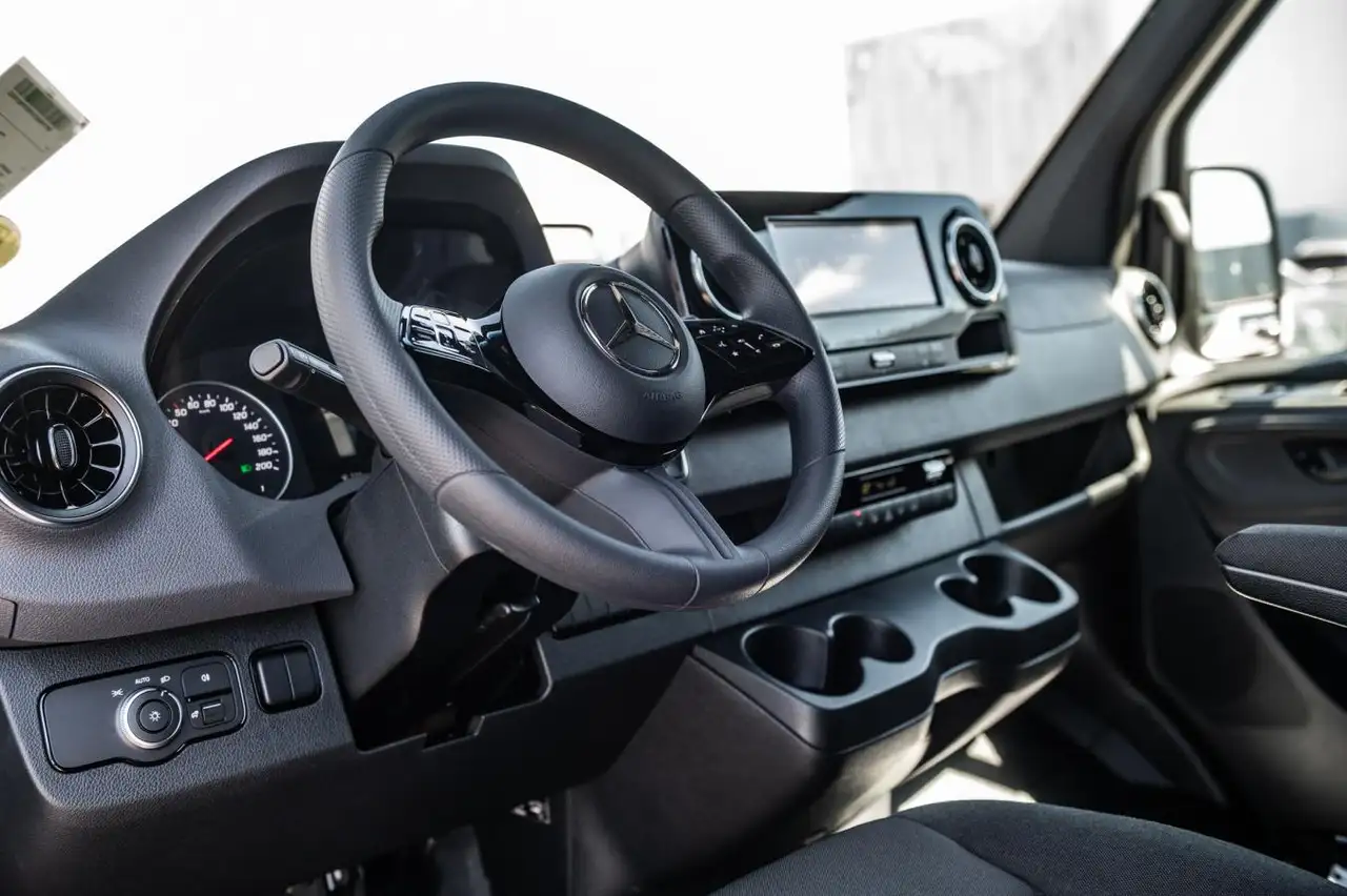 Mercedes-Benz Sprinter снимка Mercedes-Benz Sprinter
