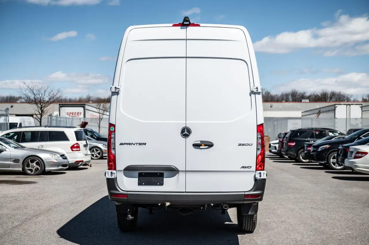 Mercedes-Benz Sprinter снимка Mercedes-Benz Sprinter
