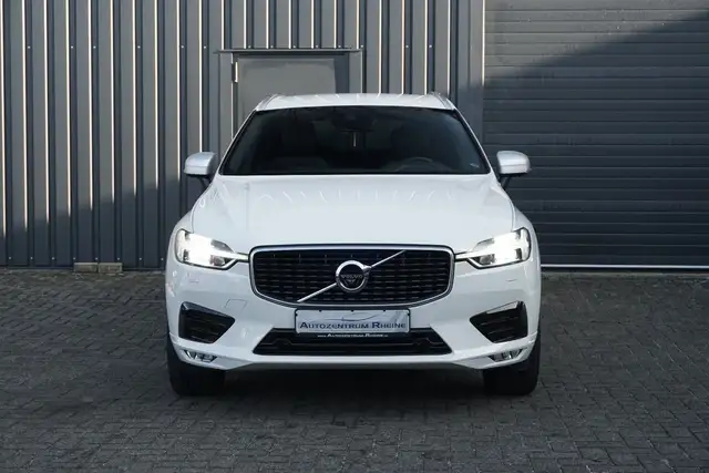 Volvo XC60 view 2