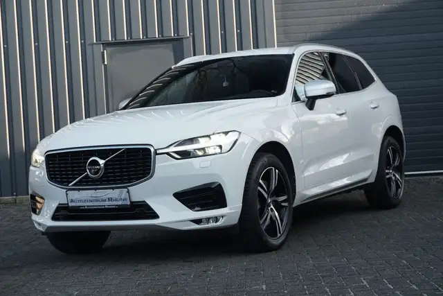 Volvo XC60 view 3