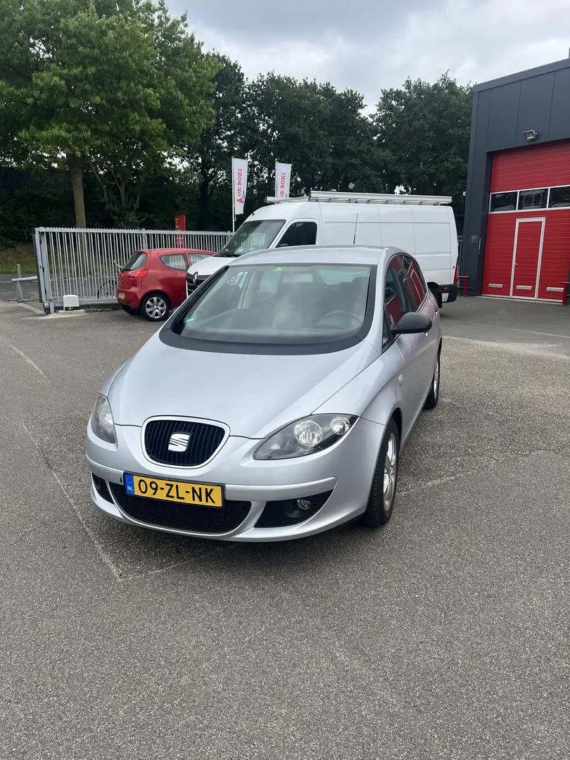 SEAT Altea 1.4 TSI Comfortstyle Šedá - 2