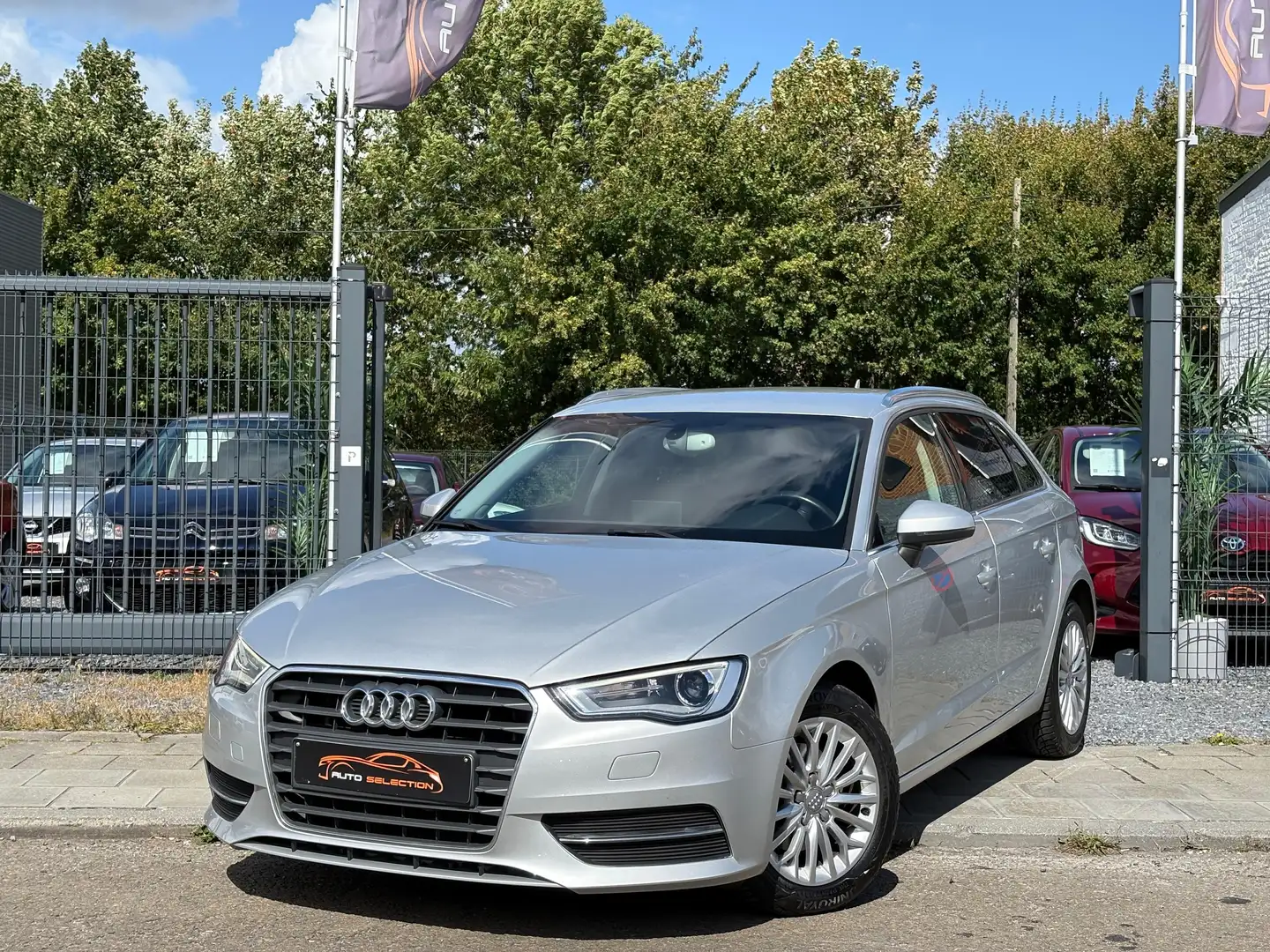Audi A3 2.0 TDi | CUIR | NAVI | XENON | PDC | CRUISE | Zilver - 1