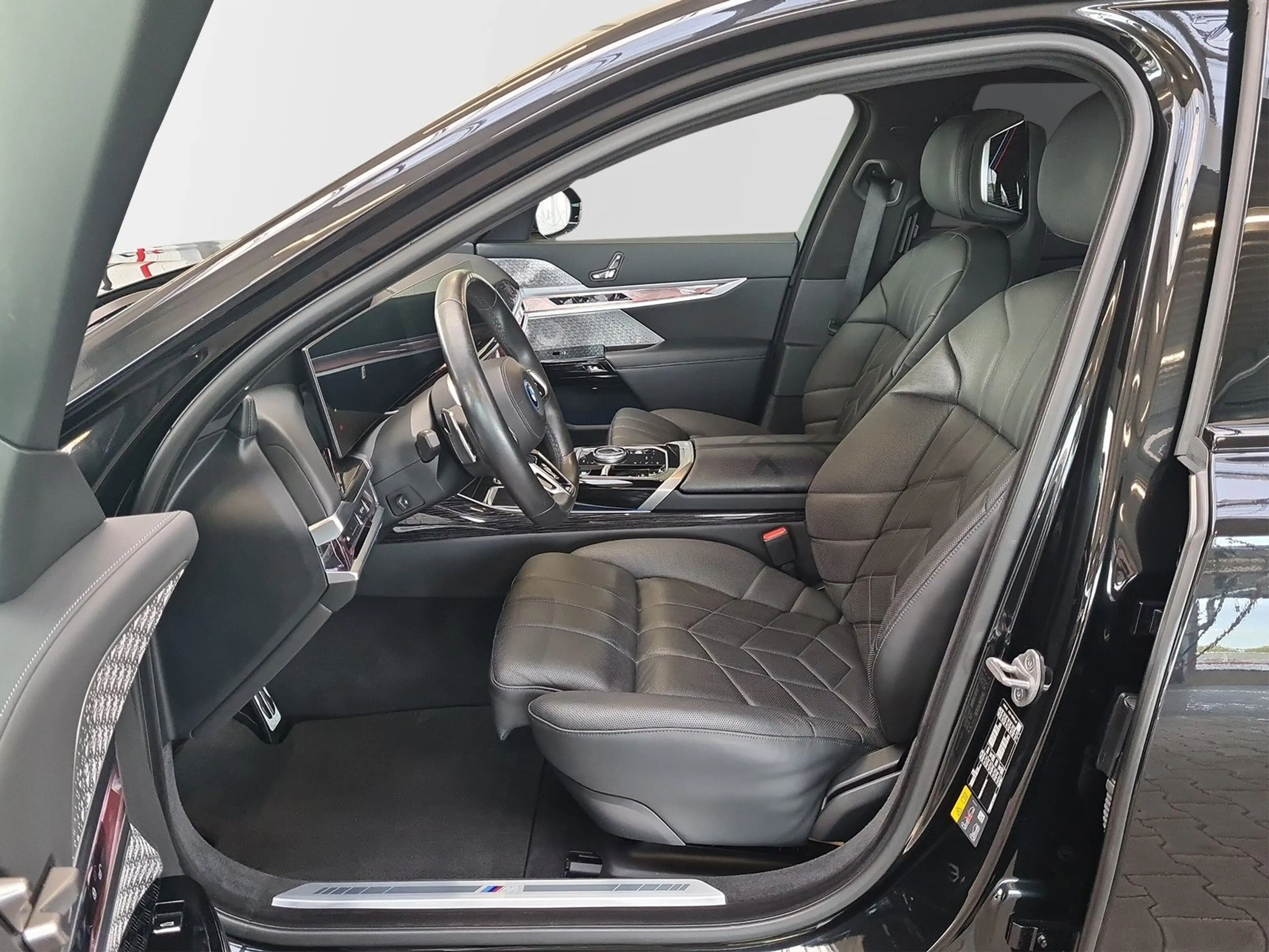 BMW i7 xDrive60 Limousine M-Sport AHK B&W Surround uvm. — photo 9
