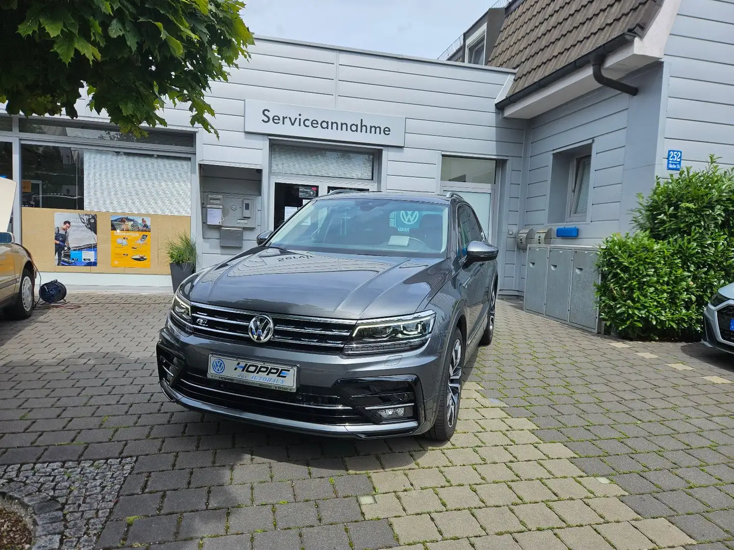 Volkswagen Tiguan Highline BMT/Start-Stopp 4Motion Grau - 1