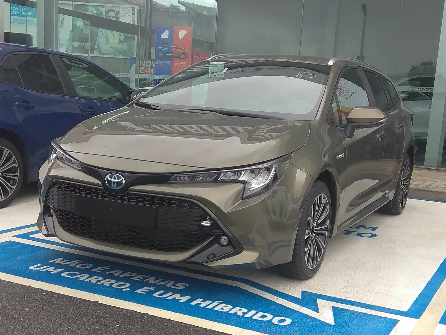 Toyota Corolla Toyota Corolla Touring Sports 1.8 Comfort+P.Sport Złoty - 2