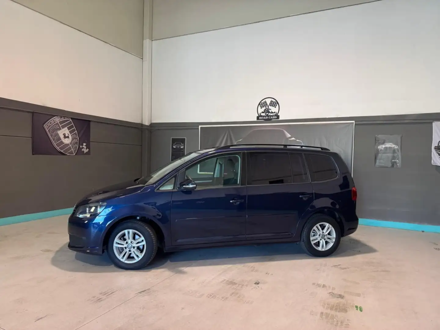 Volkswagen Touran 1.6TDI Advance DSG 105 Blau - 2