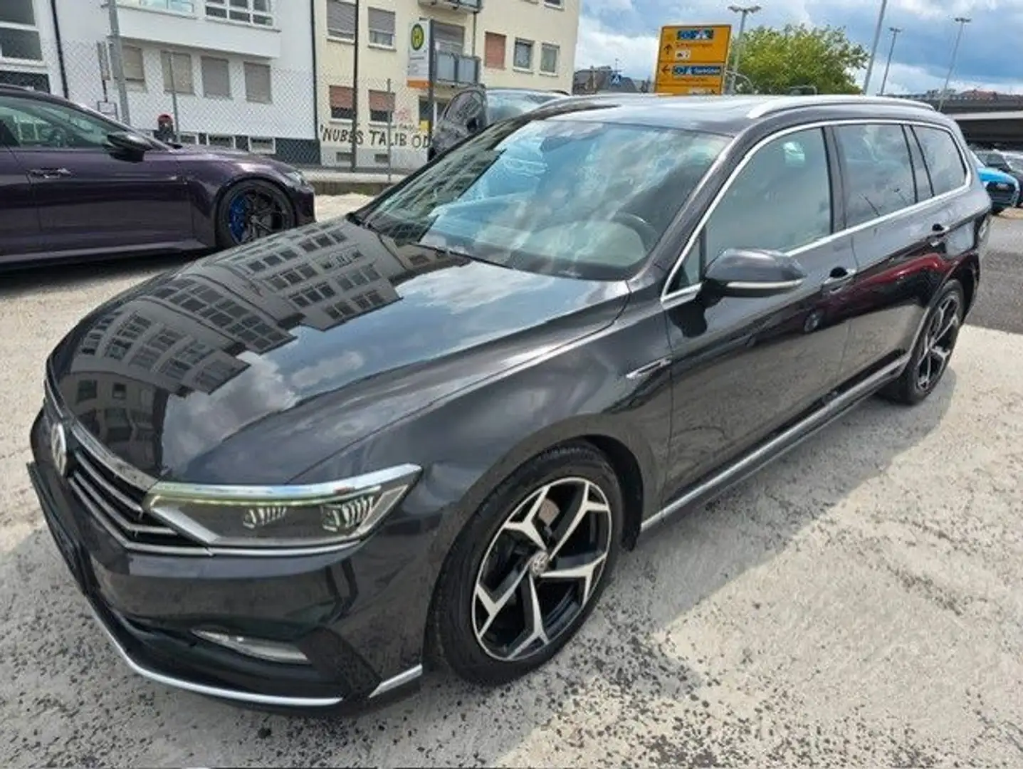 Volkswagen Passat Variant R-Line 4Motion 2,0 TDI Grijs - 1