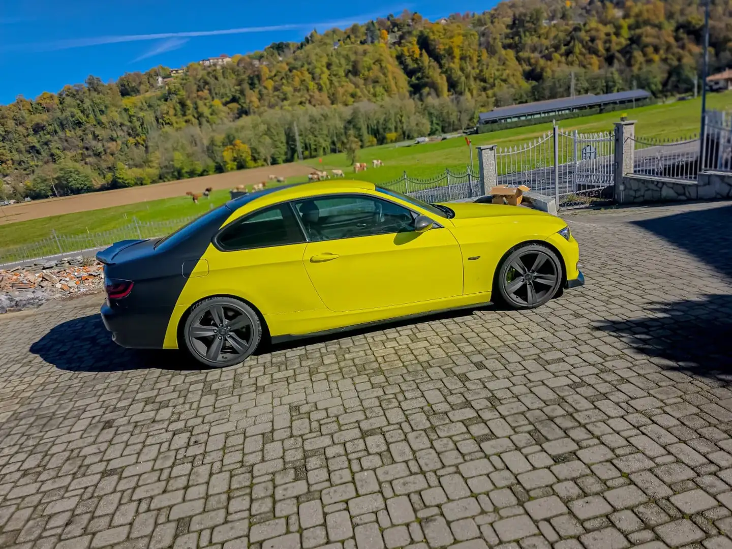 BMW 330 Serie 3 E92 Coupe 330d stage 2+ Jaune - 1