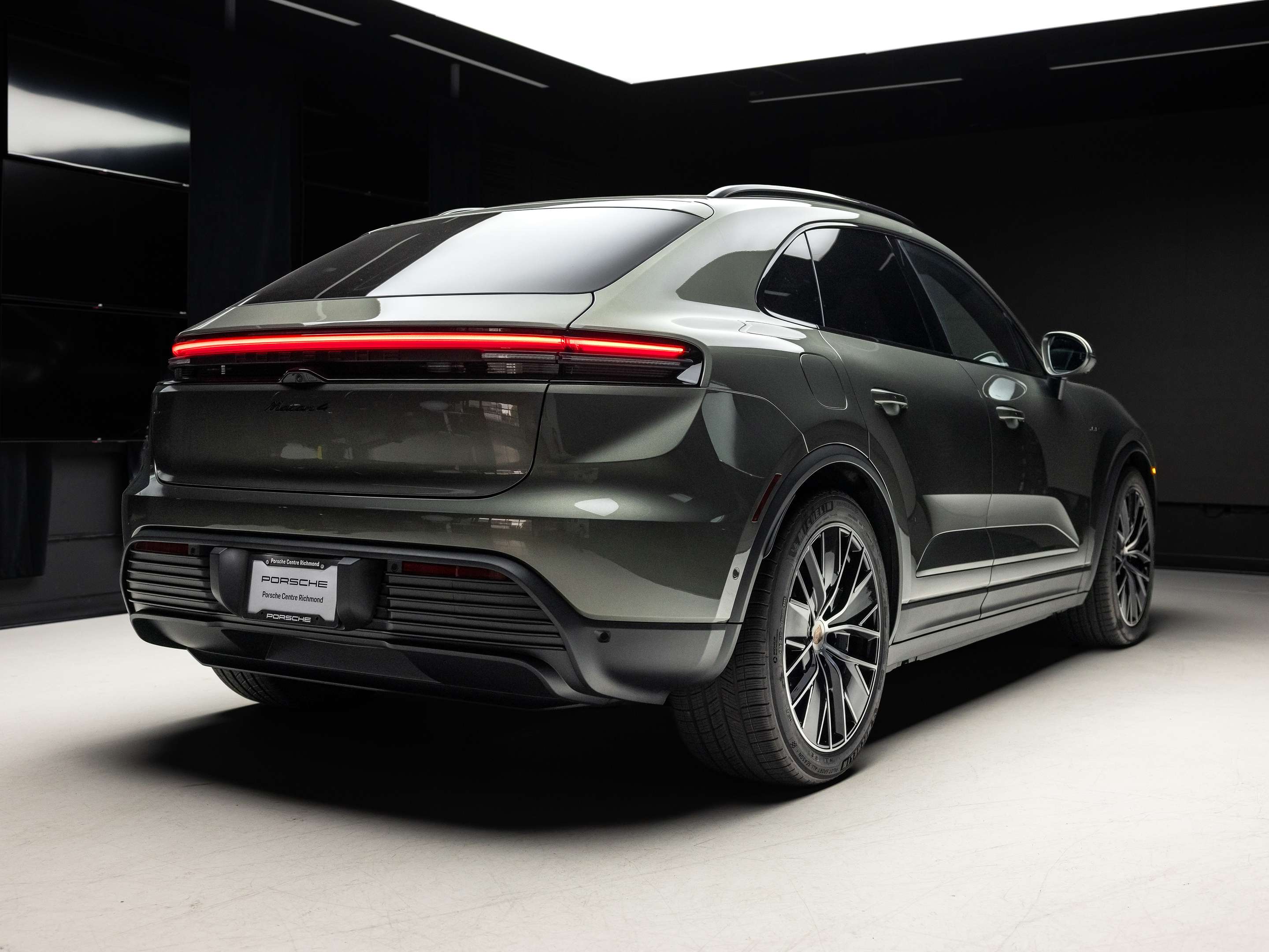 2026 Porsche Macan Electric 4 — снимка 5