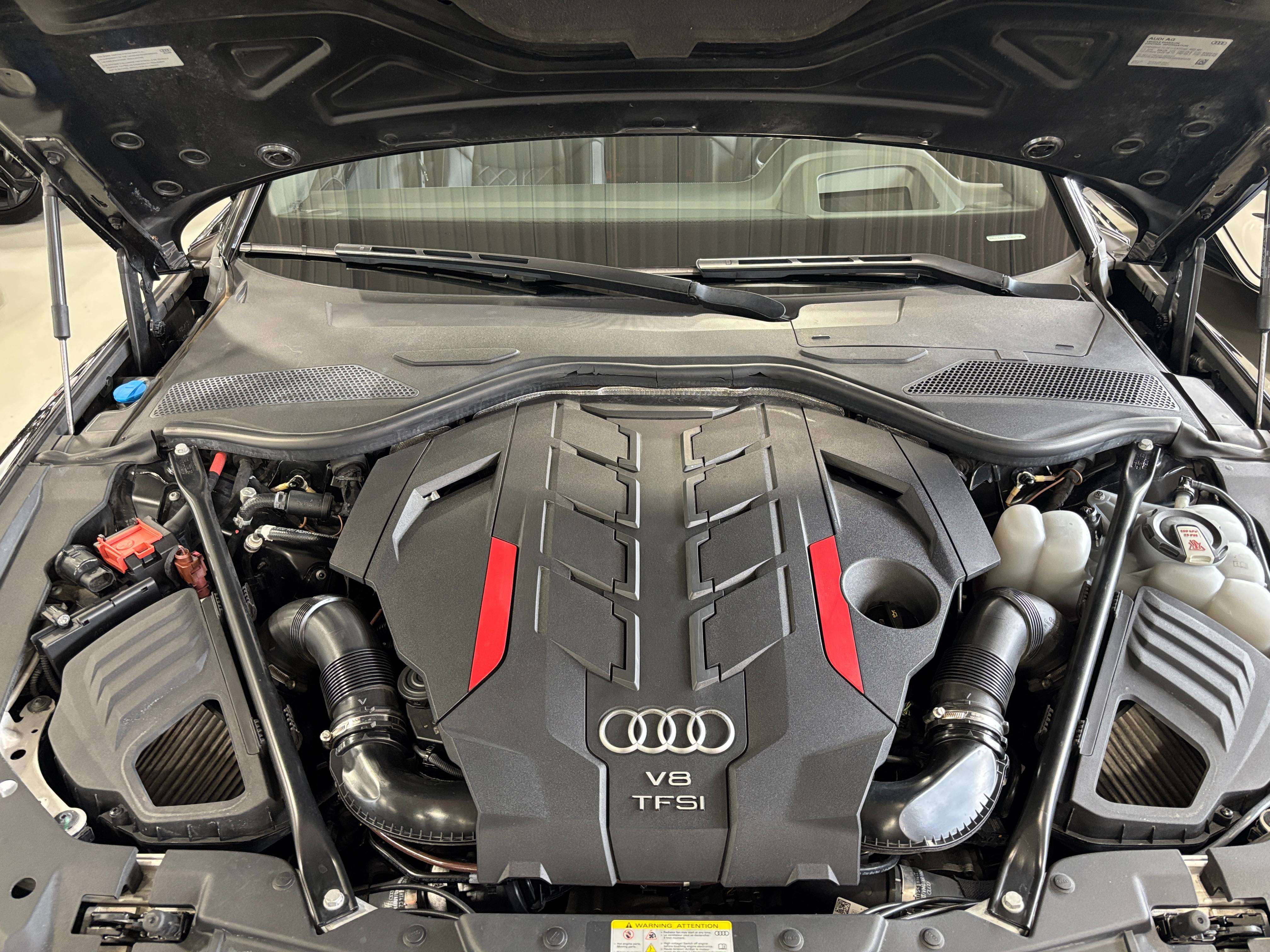 2022 Audi S8 QUATTRO|MYTHOSBLACK|V8TWINTURBO|CARBONTRIMS|HUD|+ — снимка 1