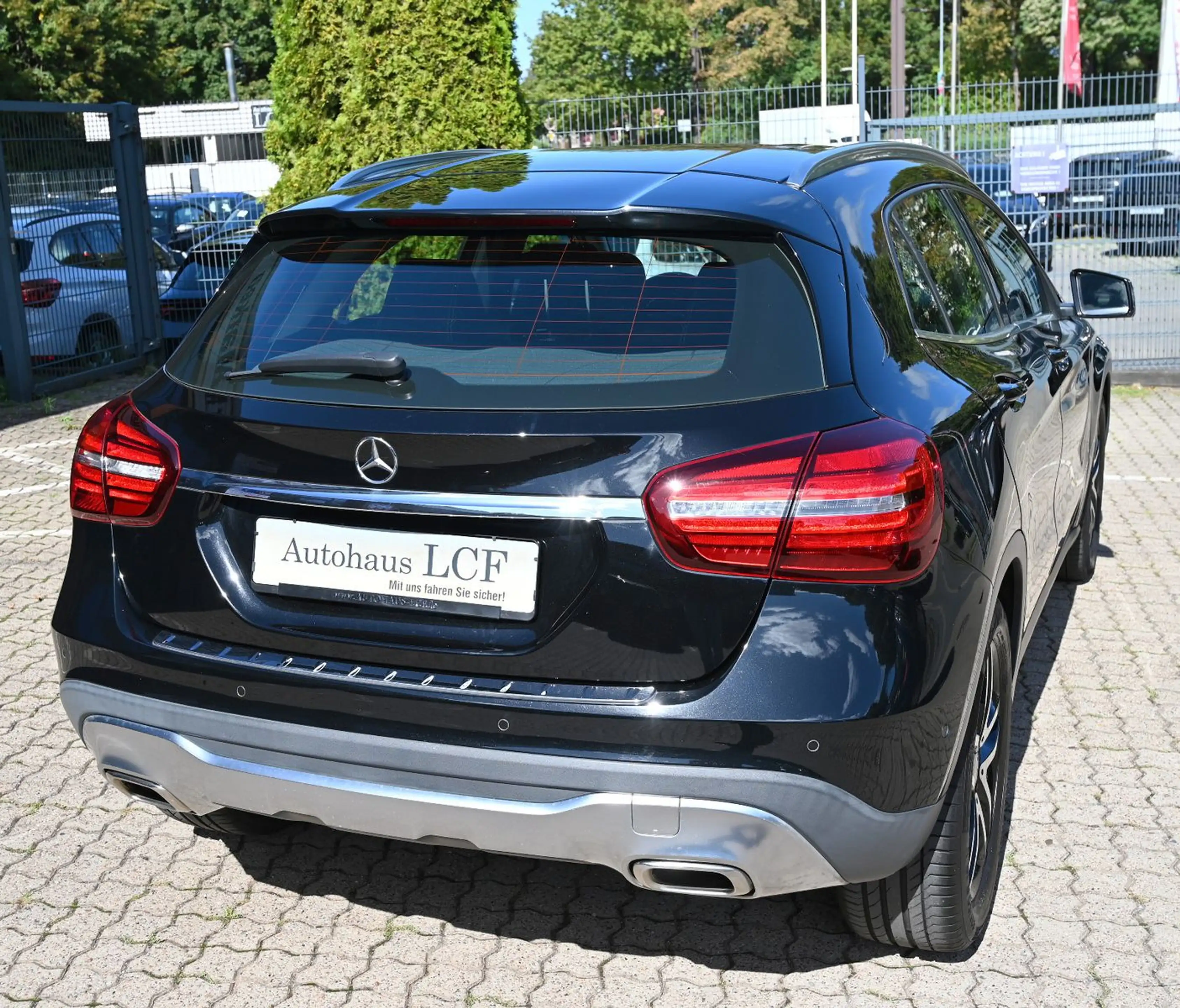 Mercedes-Benz GLA 180 Urban Leder Navi LED Sitzhz 2.Hd — photo 9