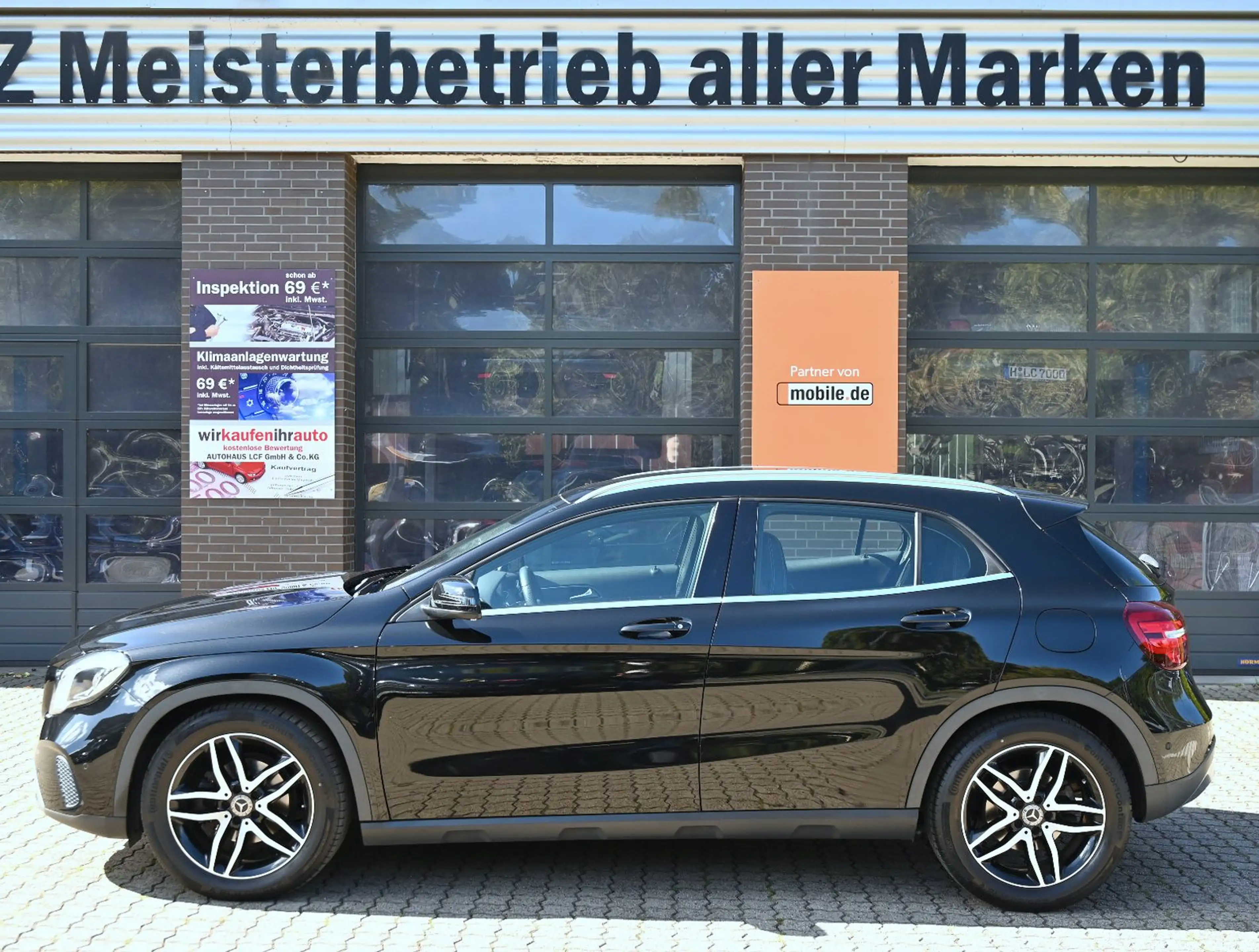 Mercedes-Benz GLA 180 Urban Leder Navi LED Sitzhz 2.Hd — photo 5