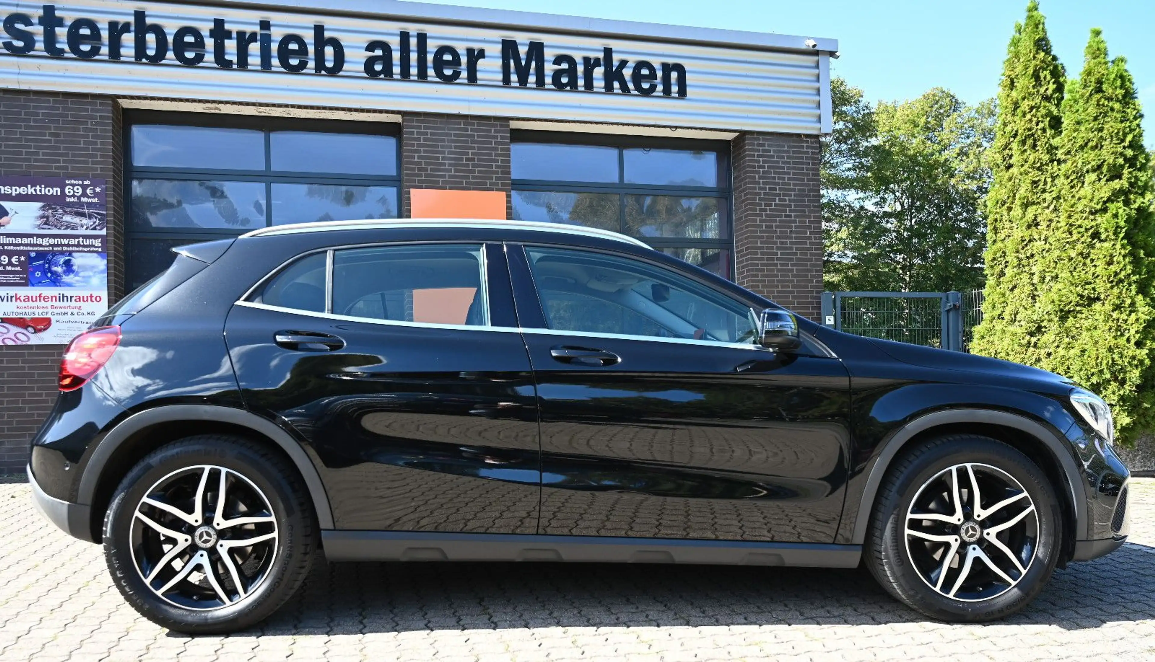 Mercedes-Benz GLA 180 Urban Leder Navi LED Sitzhz 2.Hd — photo 3