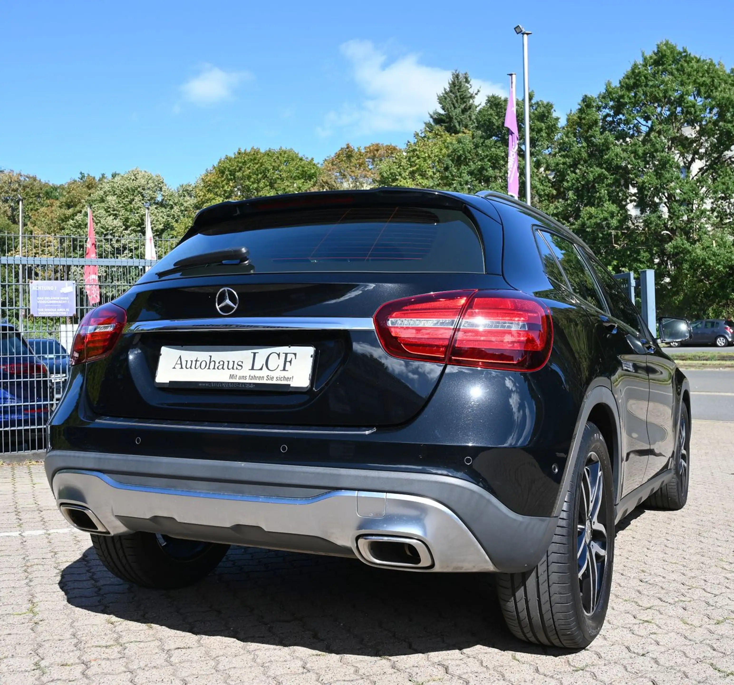 Mercedes-Benz GLA 180 Urban Leder Navi LED Sitzhz 2.Hd — photo 8