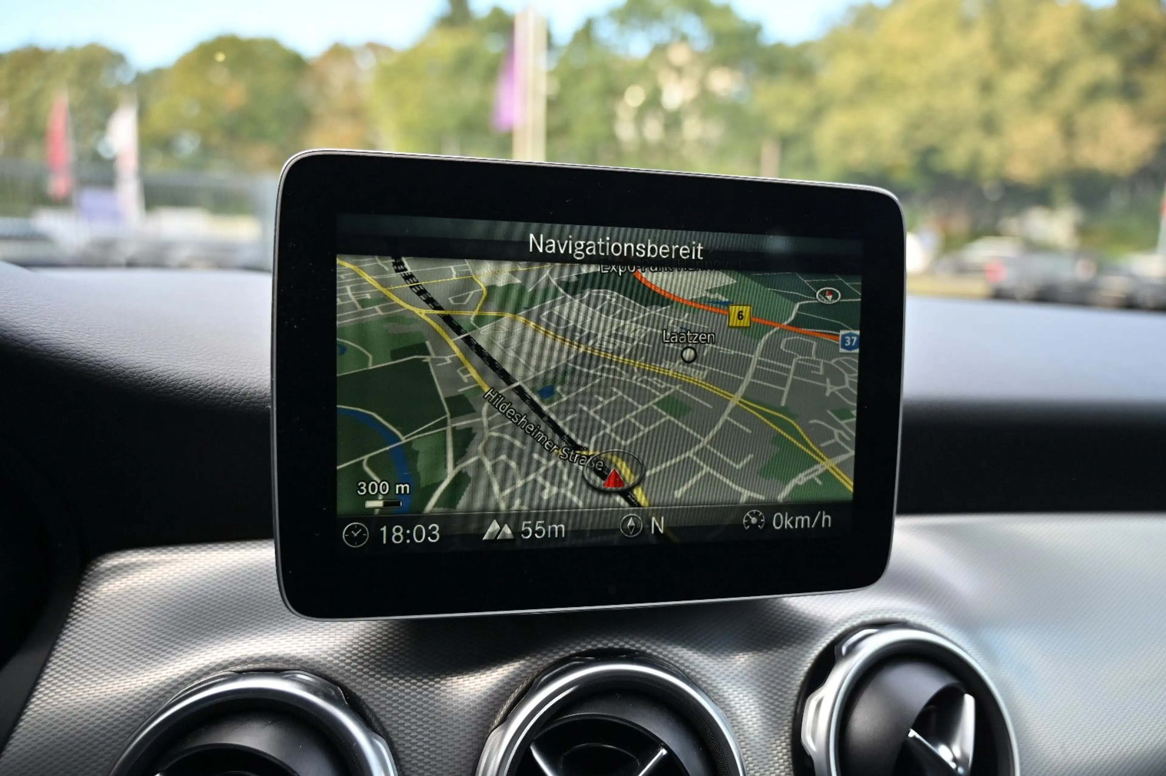 Mercedes-Benz GLA 180 Urban Leder Navi LED Sitzhz 2.Hd — photo 13