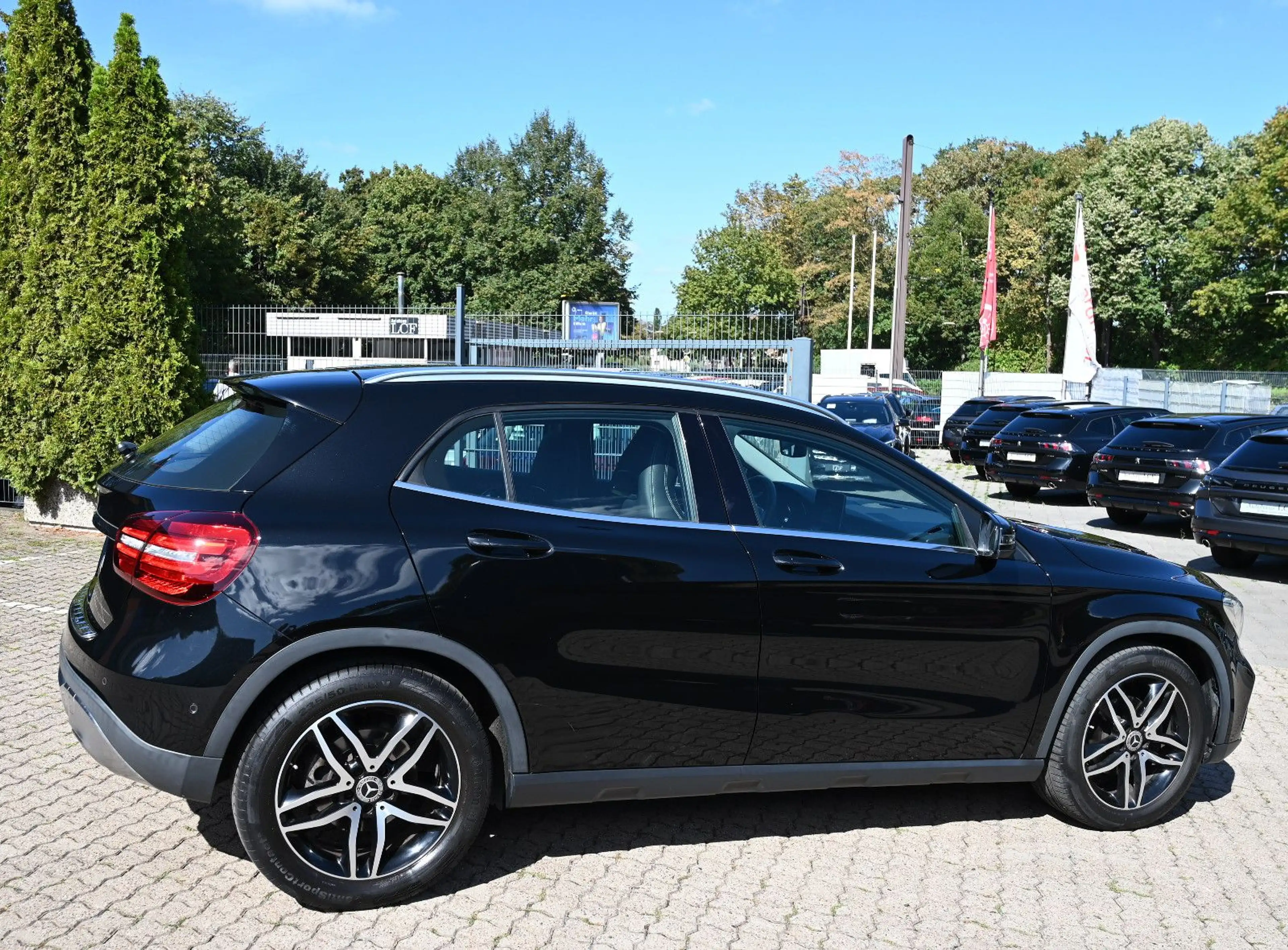 Mercedes-Benz GLA 180 Urban Leder Navi LED Sitzhz 2.Hd — photo 4