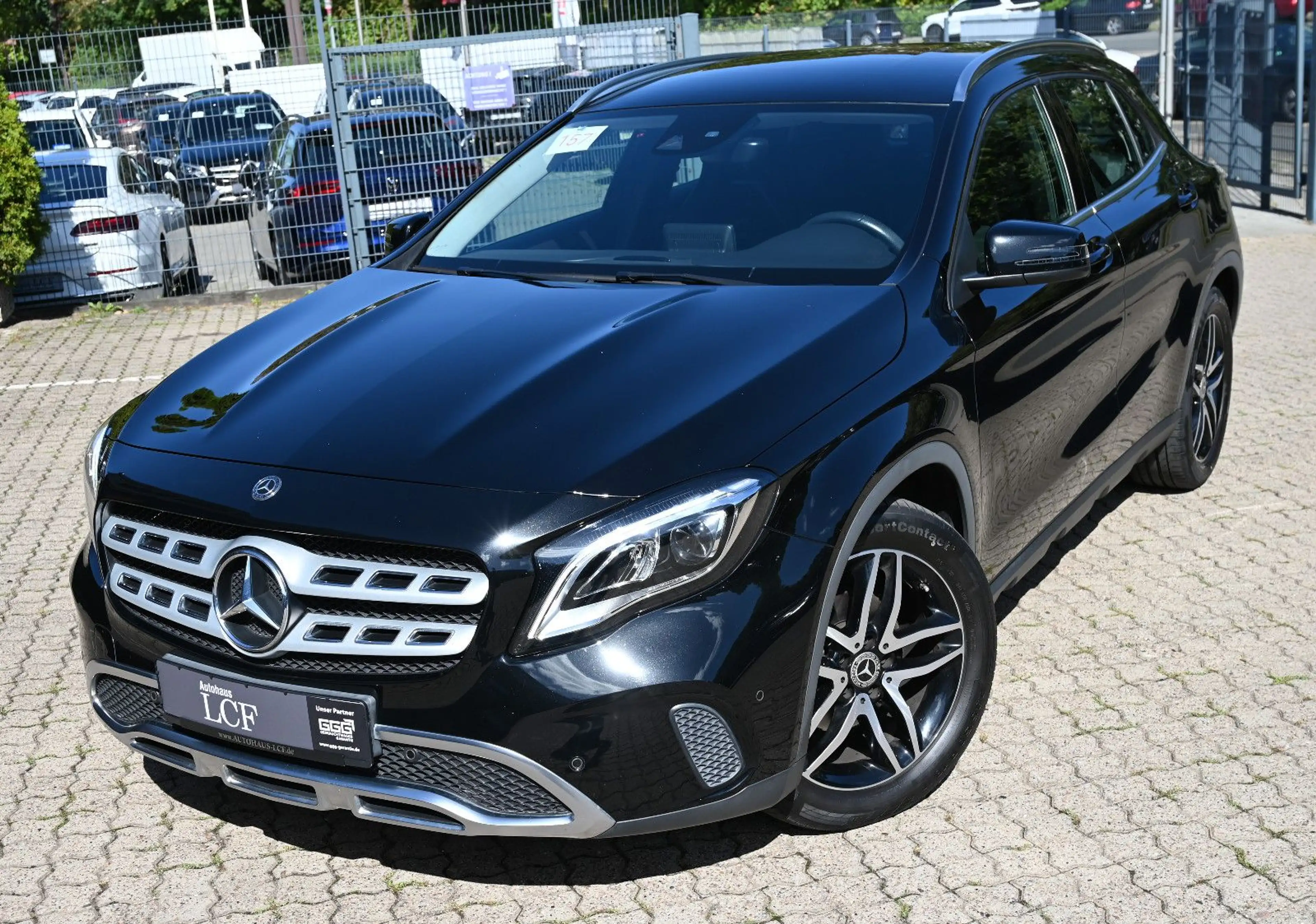 Mercedes-Benz GLA 180 Urban Leder Navi LED Sitzhz 2.Hd — photo 2