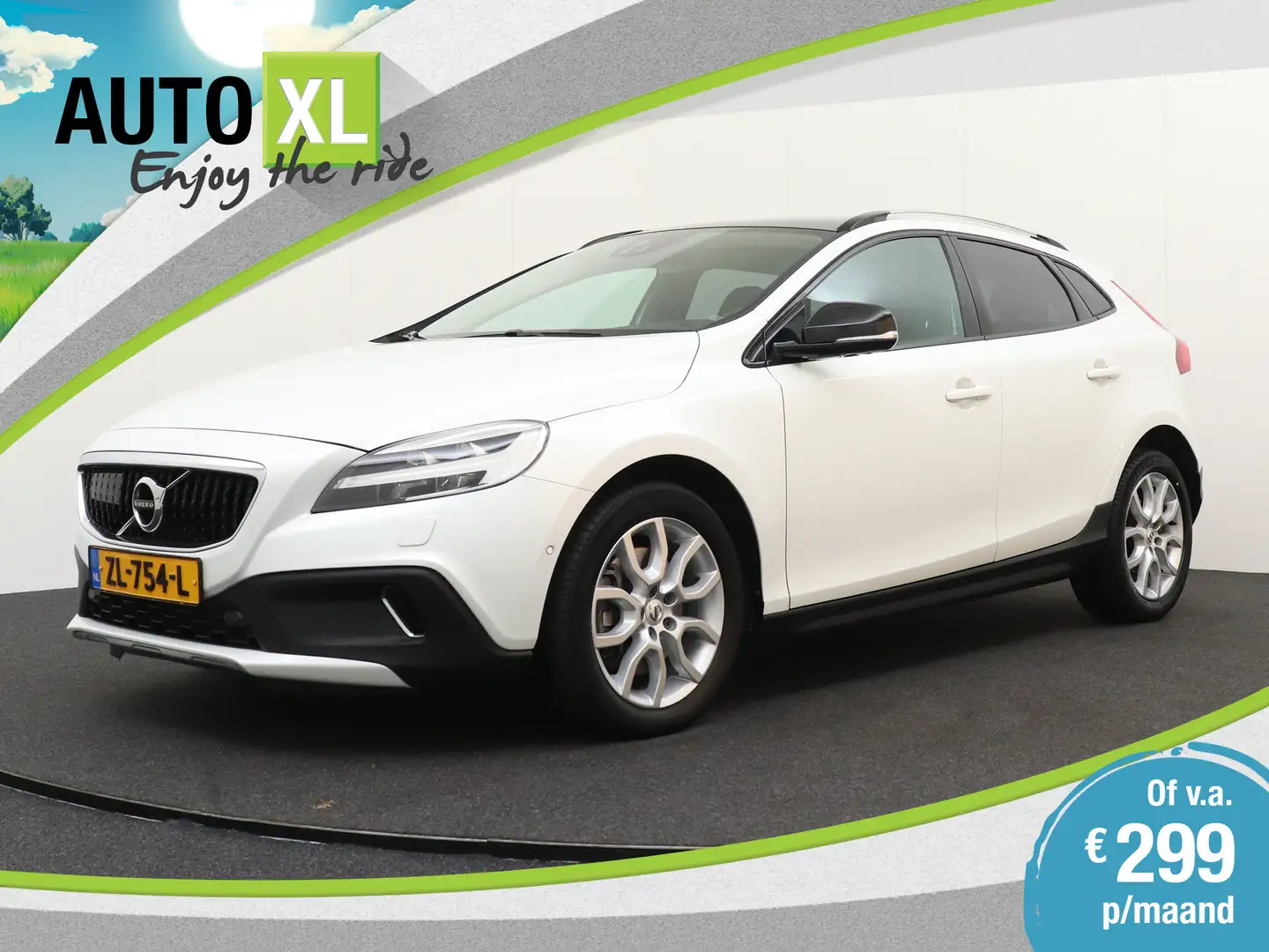 Volvo V40 Cross Country 1.5 T3 Polar+ Luxury Pano-Dak Harman/Kardon Leder Wit - 1