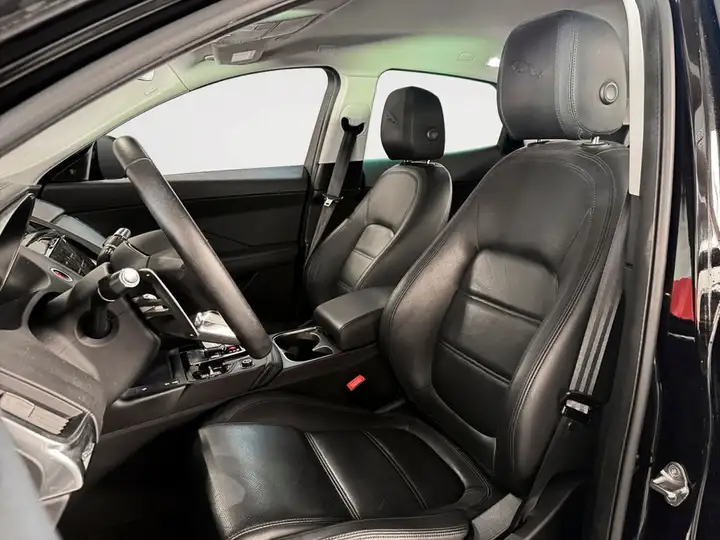 Jaguar E-Pace 2022, foto 11