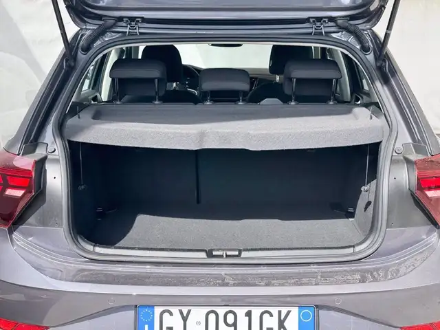 Volkswagen Polo view 12