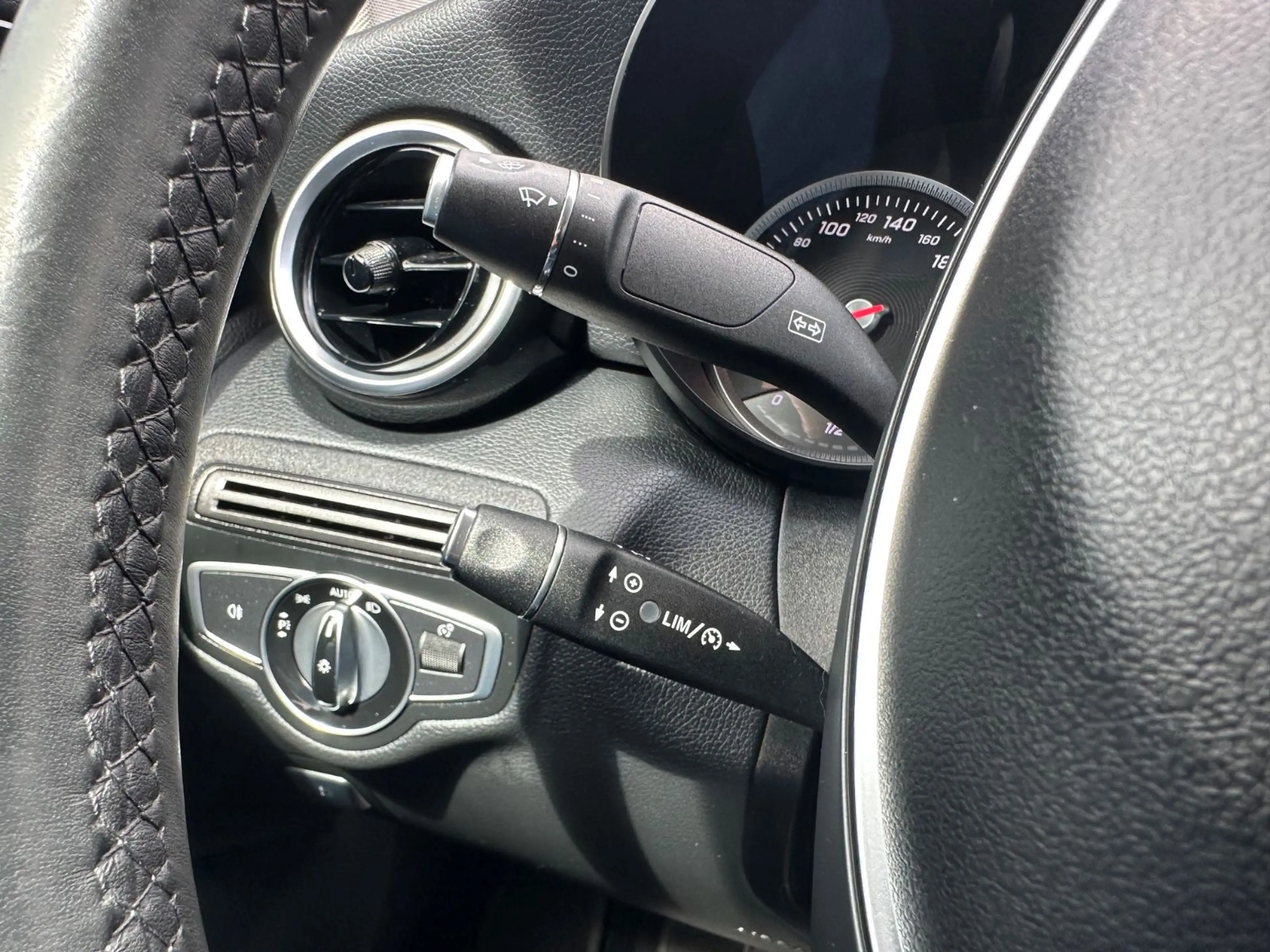 Mercedes-Benz C 200 Coupe Aut. 2.Hd Navi LED Kam SHZ Temp 18" — photo 20