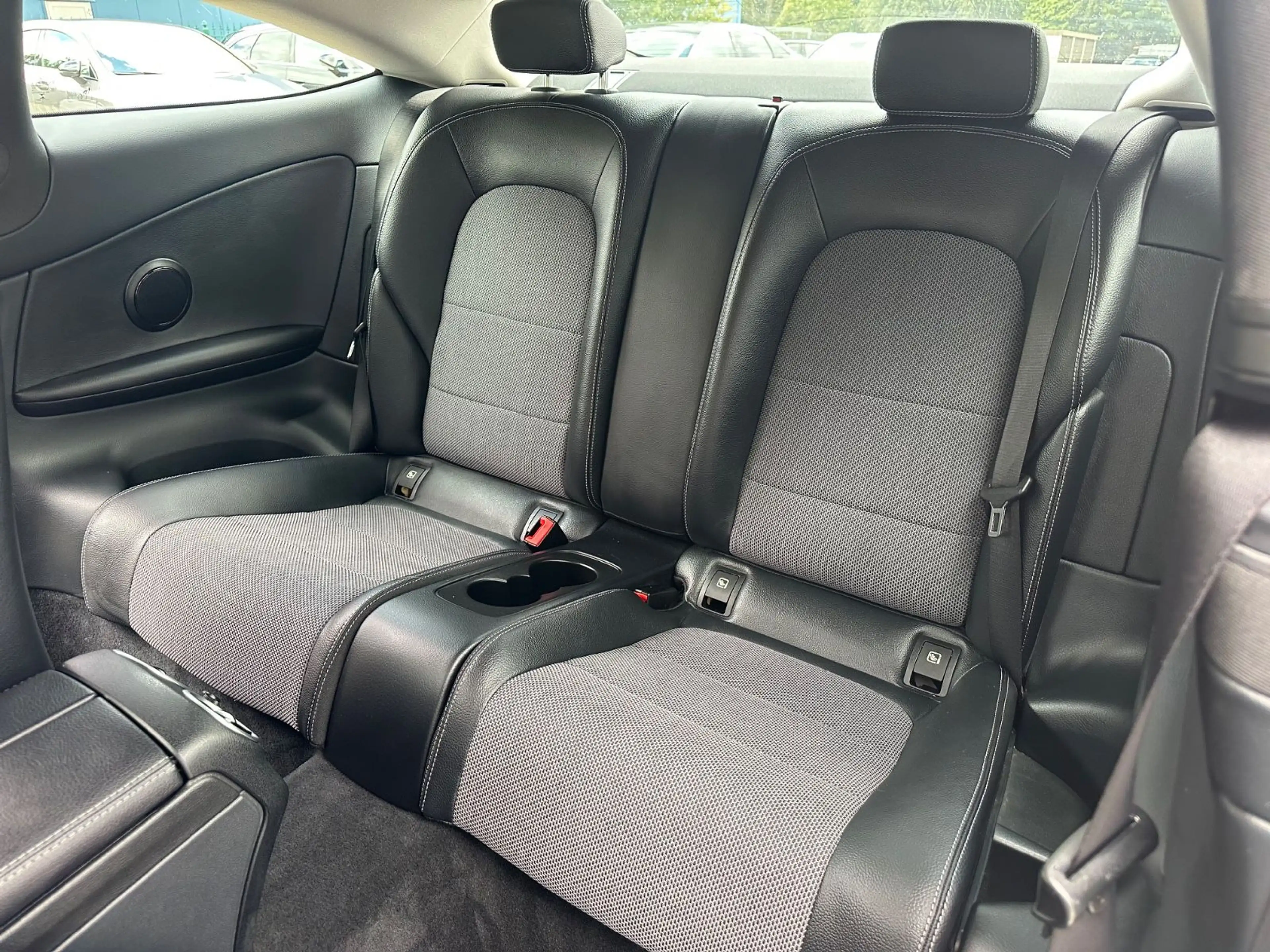 Mercedes-Benz C 200 Coupe Aut. 2.Hd Navi LED Kam SHZ Temp 18" — photo 12