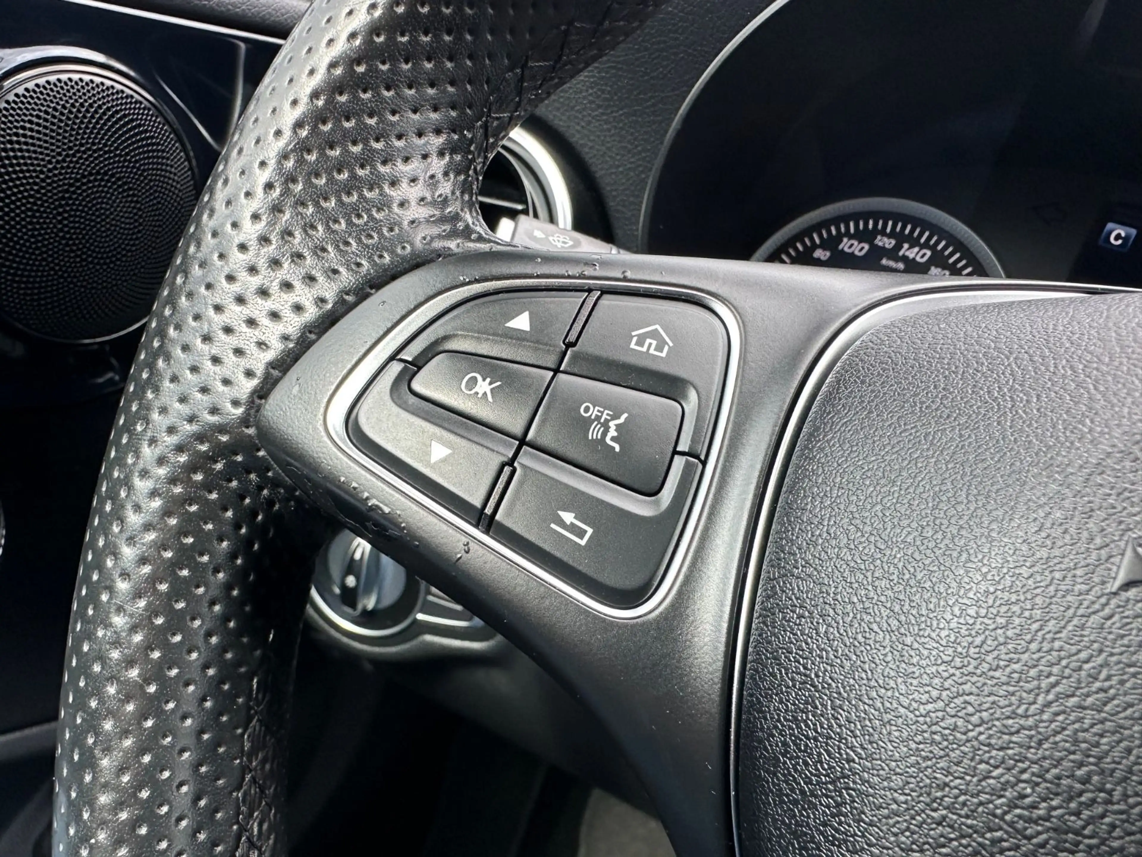 Mercedes-Benz C 200 Coupe Aut. 2.Hd Navi LED Kam SHZ Temp 18" — photo 21