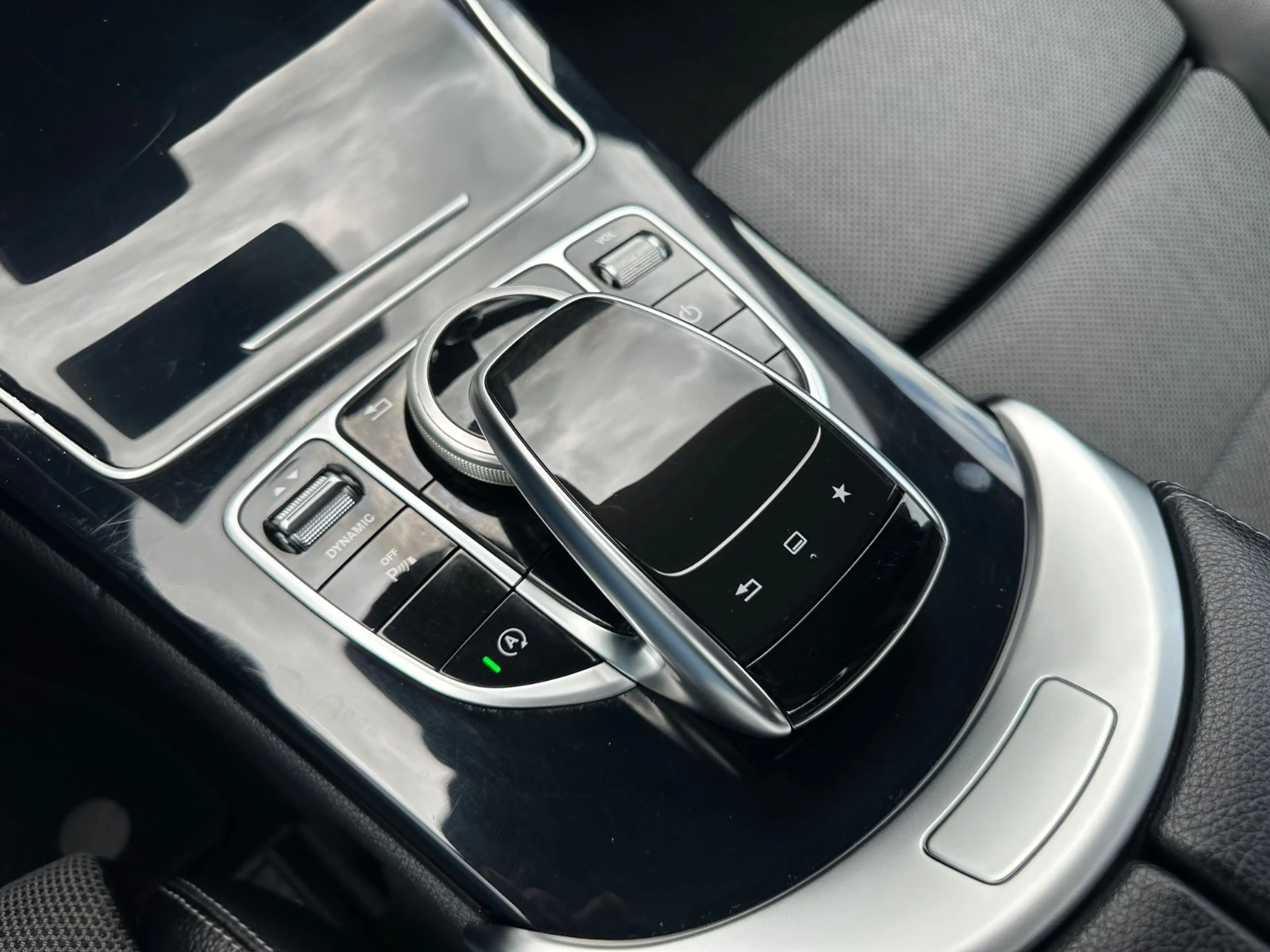 Mercedes-Benz C 200 Coupe Aut. 2.Hd Navi LED Kam SHZ Temp 18" — photo 19