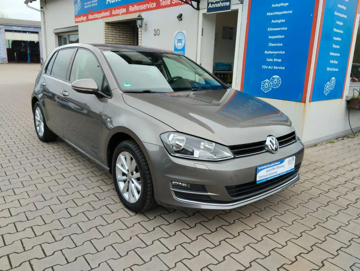 Volkswagen Golf VII Lim. Lounge BMT TÜV-AU 04-2027 Grigio - 1