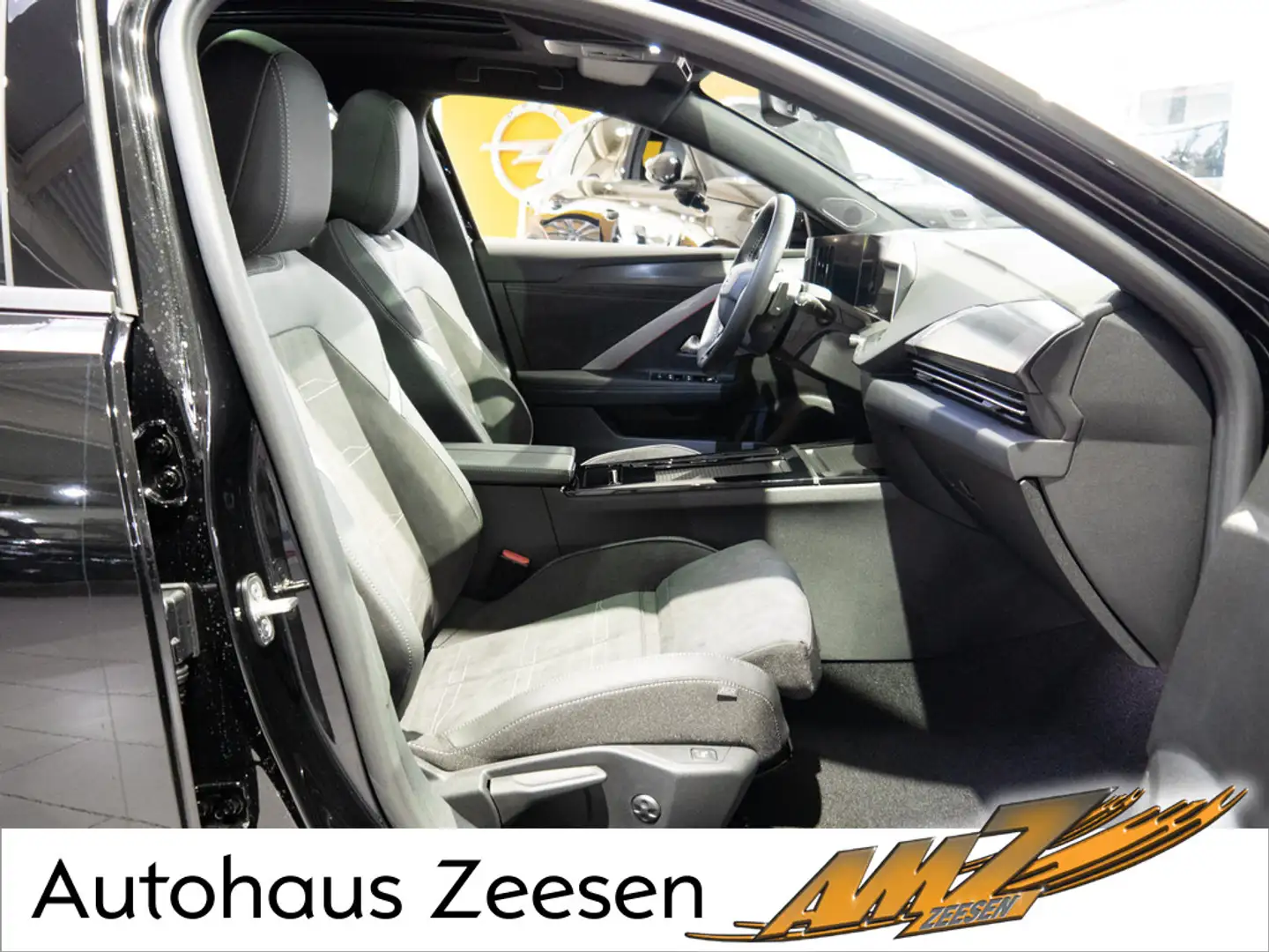 Opel Astra Sports Tourer 1.2 Turbo Ultimate AHK Fekete - 2