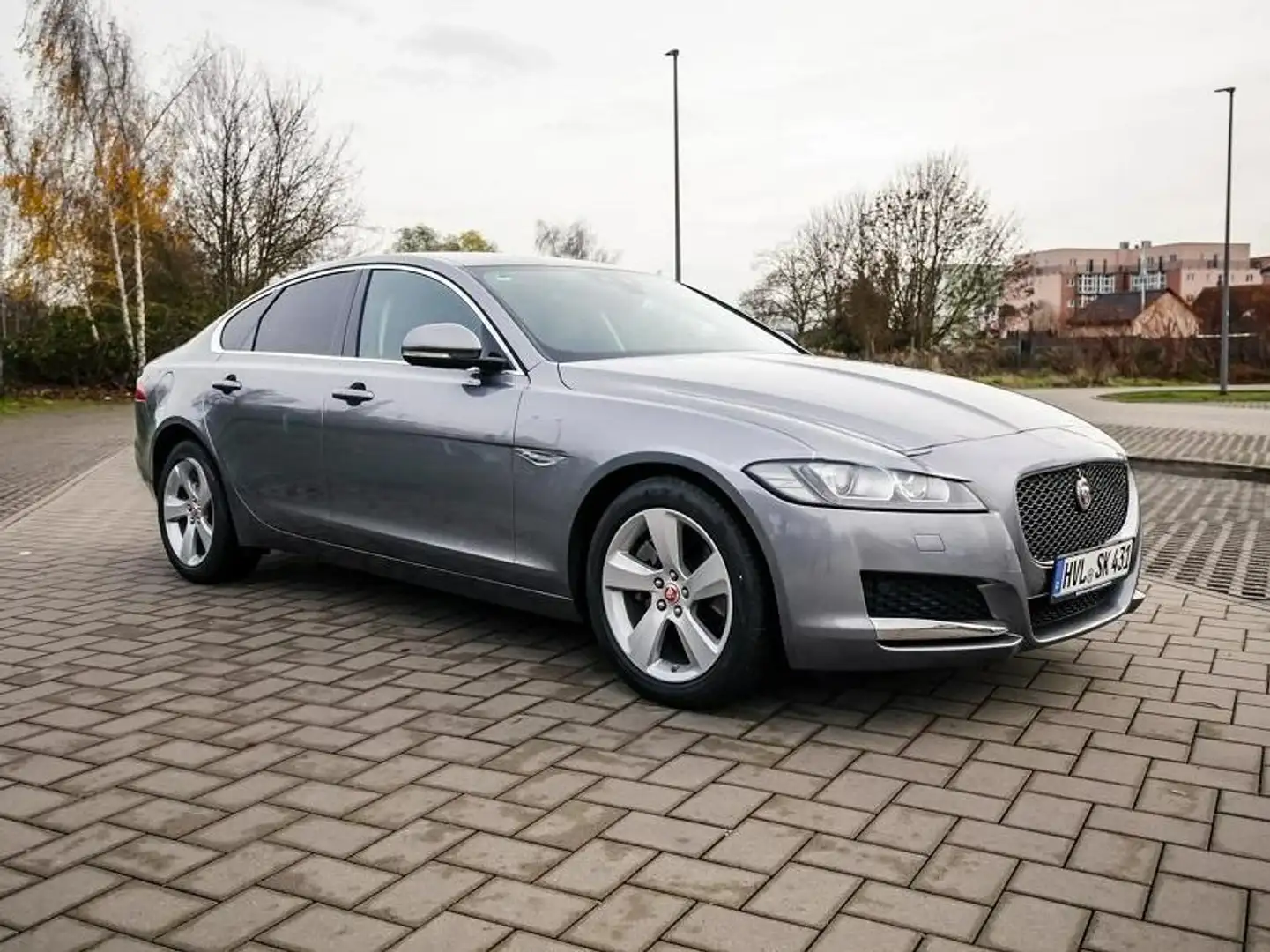 Jaguar XF Jaguar XF (260) 20d AWD Grau - 1