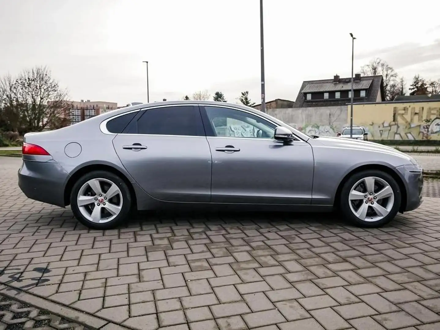Jaguar XF Jaguar XF (260) 20d AWD Grau - 2