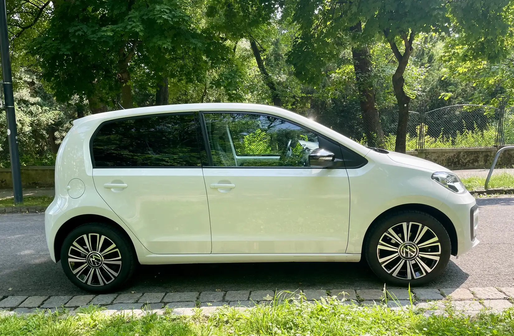 Volkswagen up! Up 1,0 TSI black style - 1