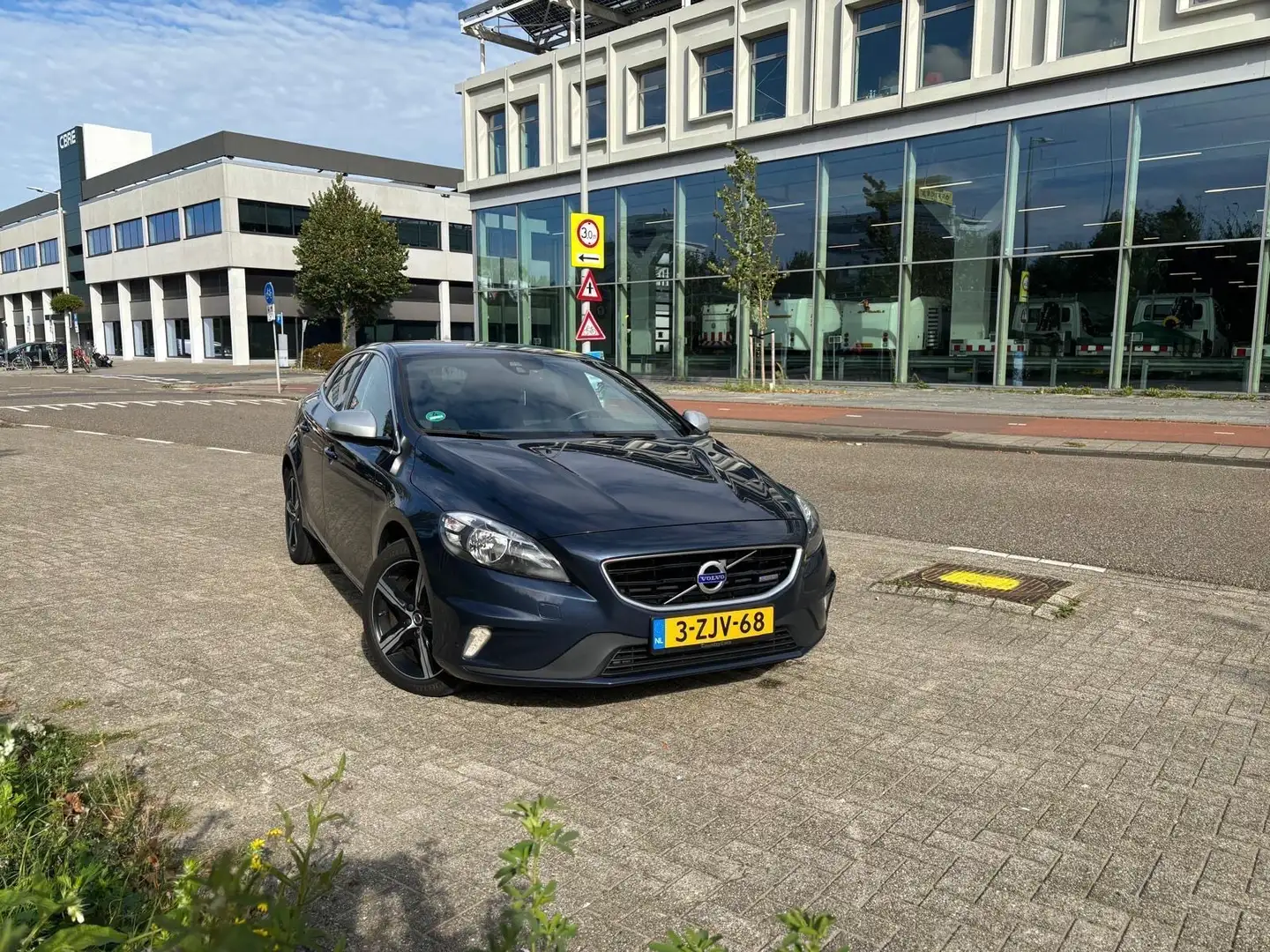 Volvo V40 2.0 D4 R-Design Bns Azul - 1