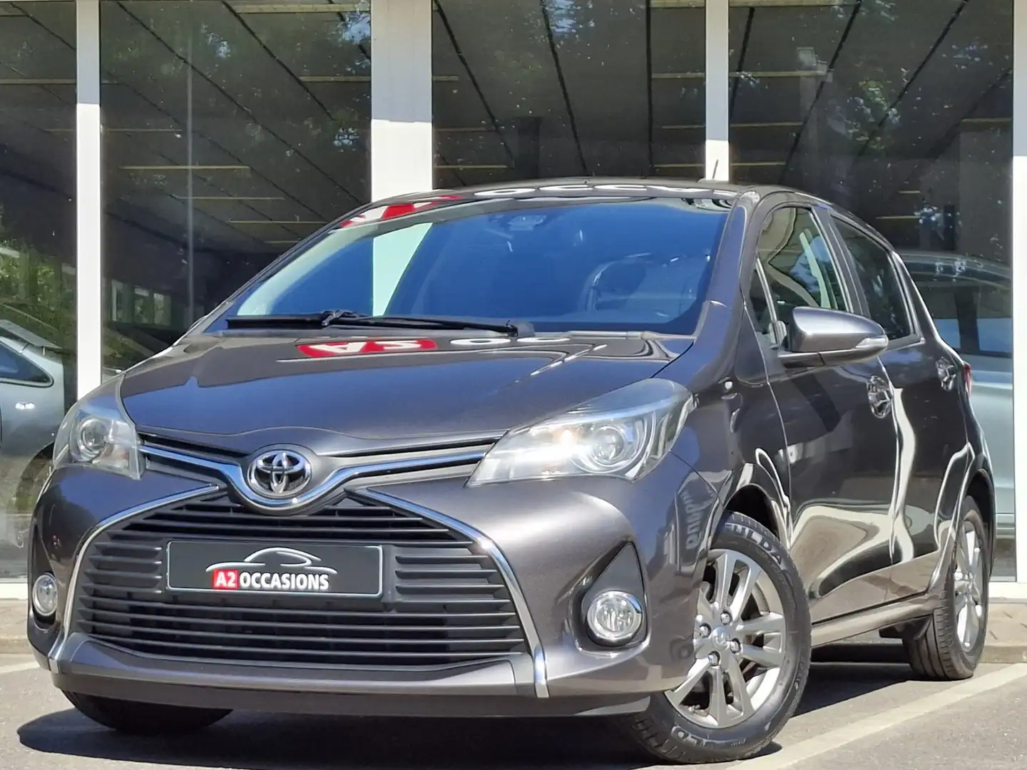 Toyota Yaris 1.3 VVT-i 100pk Airco/Camera/Bluetooth/Stoelverwar Grijs - 1