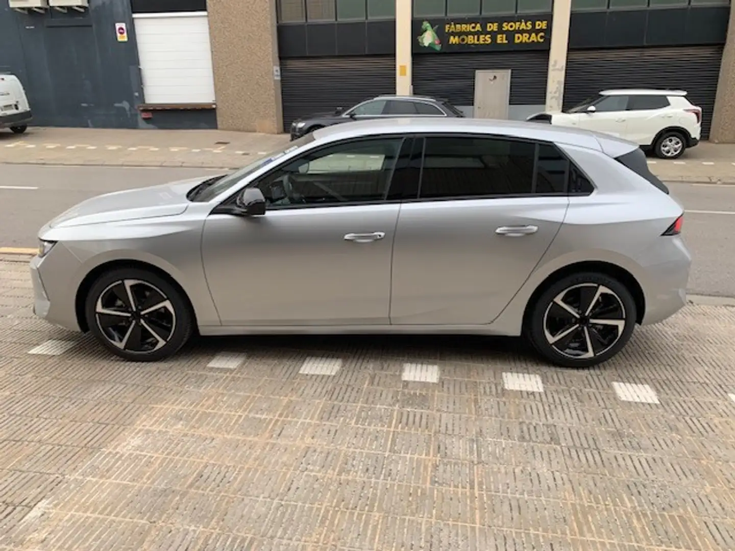 Opel Astra 1.2T XHL S/S Tech Edition 110 Plateado - 2