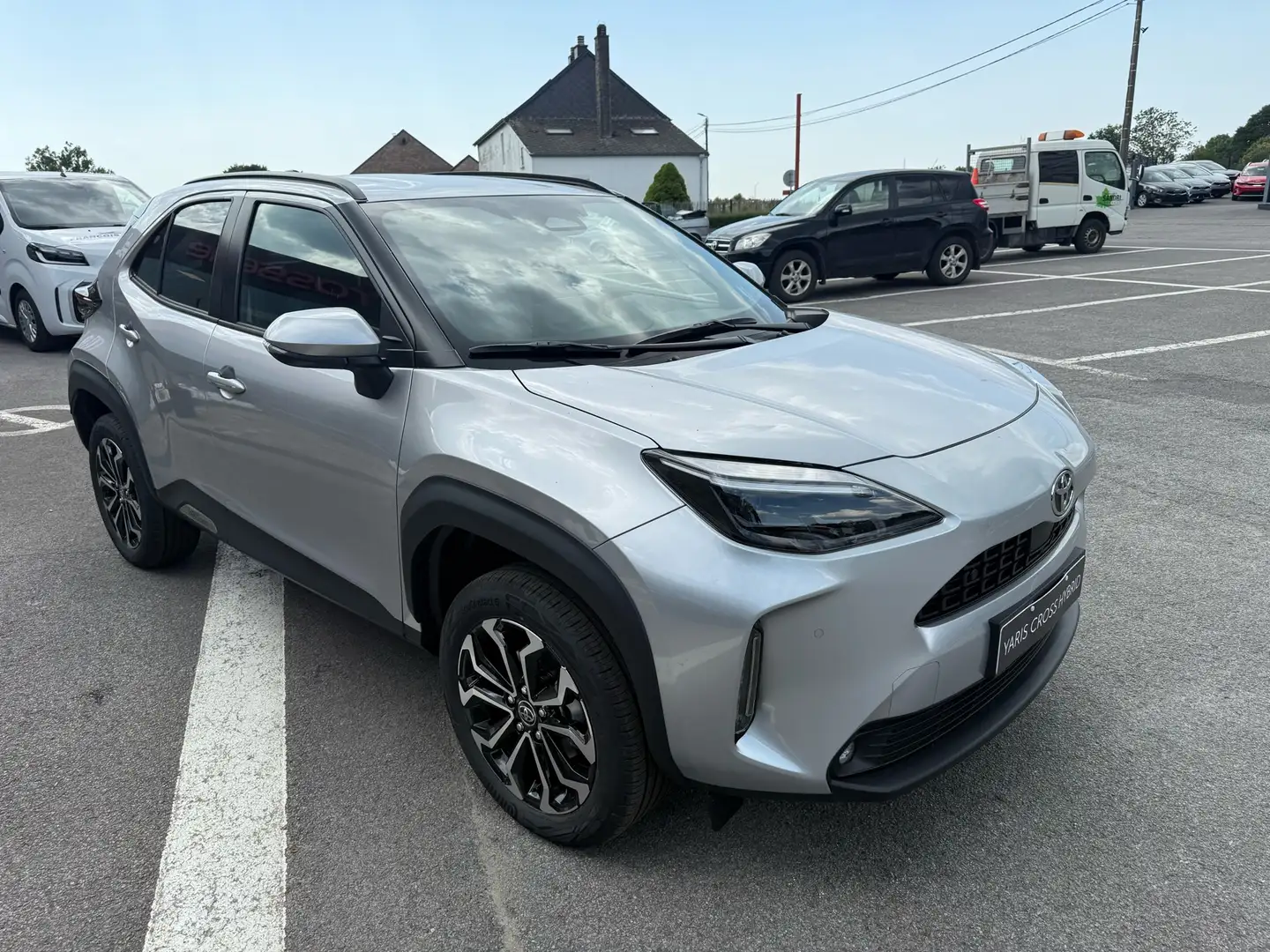 Toyota Yaris Cross 😍DE STOCK CHEZ DUVAL AVEC GARANTIE DE 10ANS✅ Zilver - 2