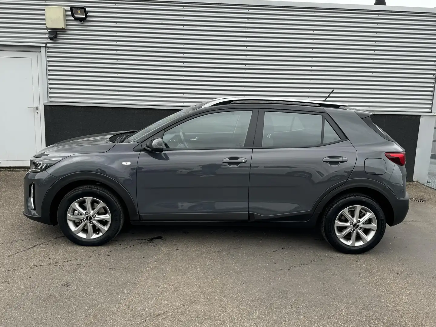Kia Stonic 1.0 T-GDi MHEV DynamicLine Apple Carplay en/of And Grijs - 2
