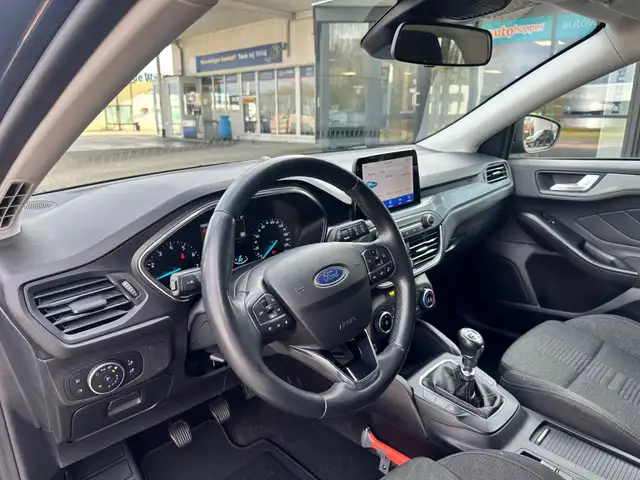 Ford Focus view 13