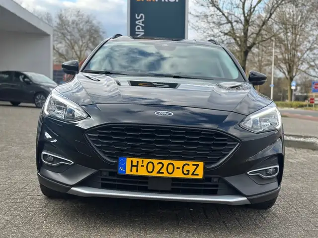 Ford Focus view 2