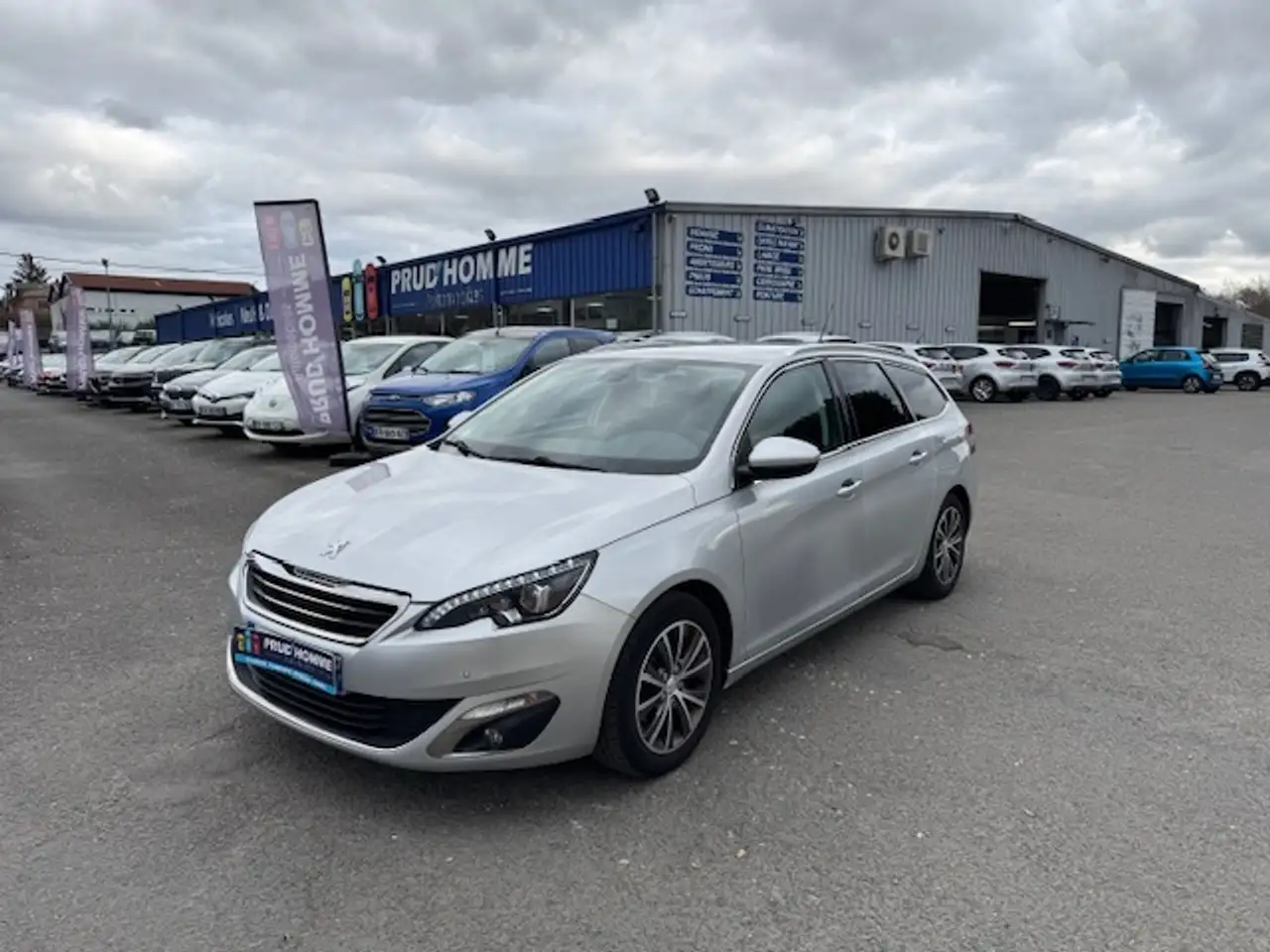 Peugeot 308 1.2 PURETECH 130CH S\\u0026S ALLURE DIST