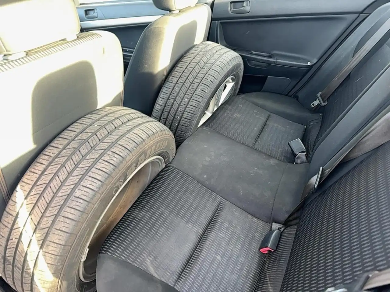 Mitsubishi Lancer снимка Mitsubishi Lancer