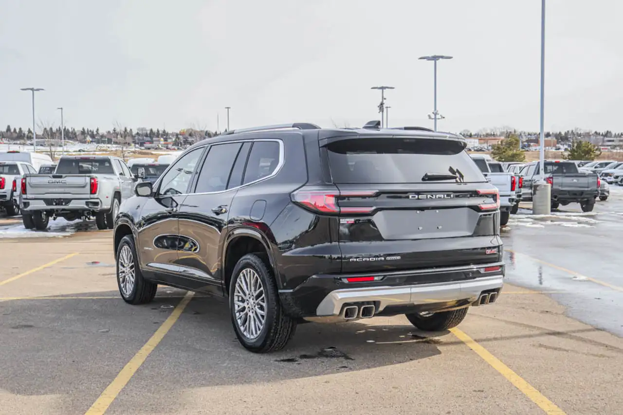 GMC Acadia снимка GMC Acadia