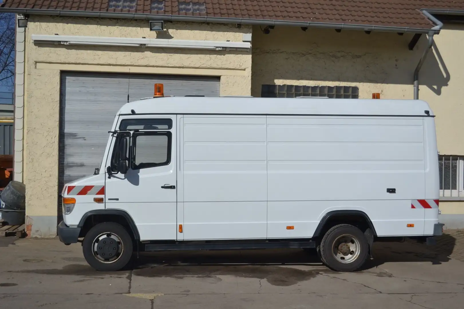 Mercedes-Benz Vario 816 Kasten 1.Hand 106tkm Werkstattwagen Blanc - 2