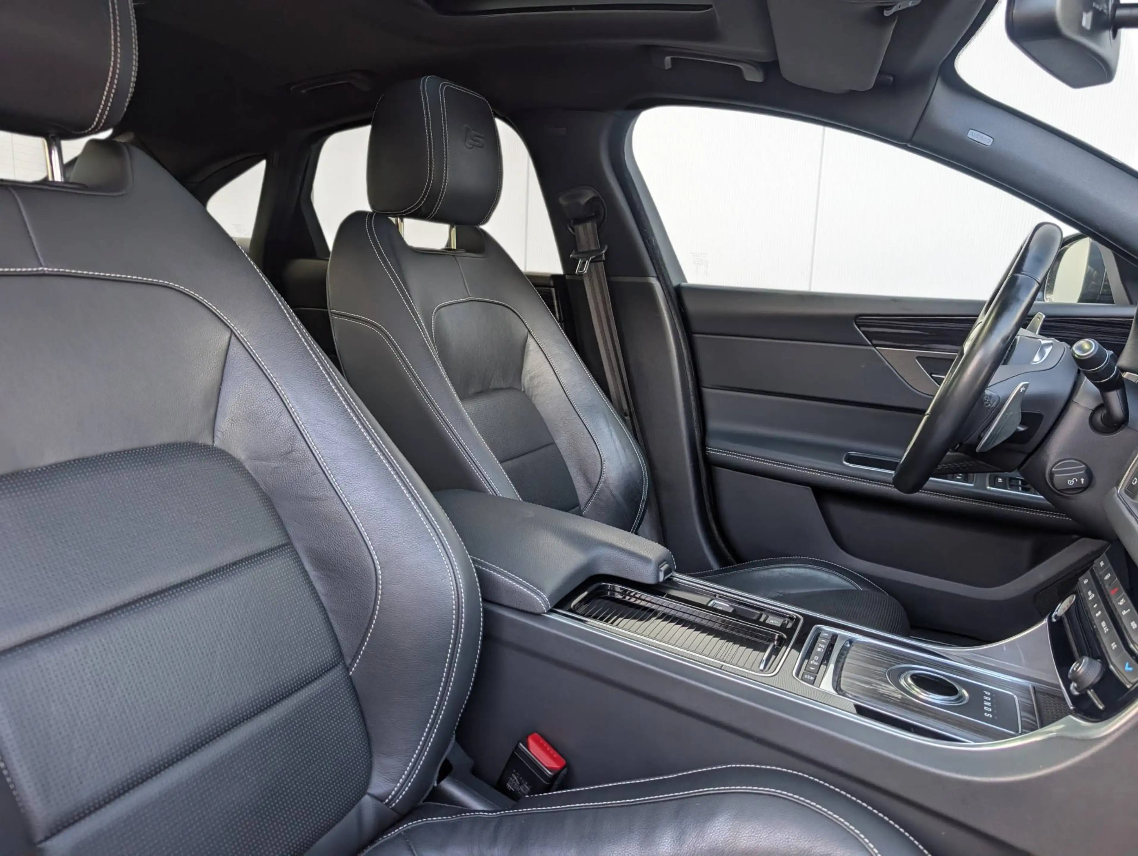 Jaguar XF S AWD"Leder, Navi, Panorama, R-Sport, LED" — photo 16