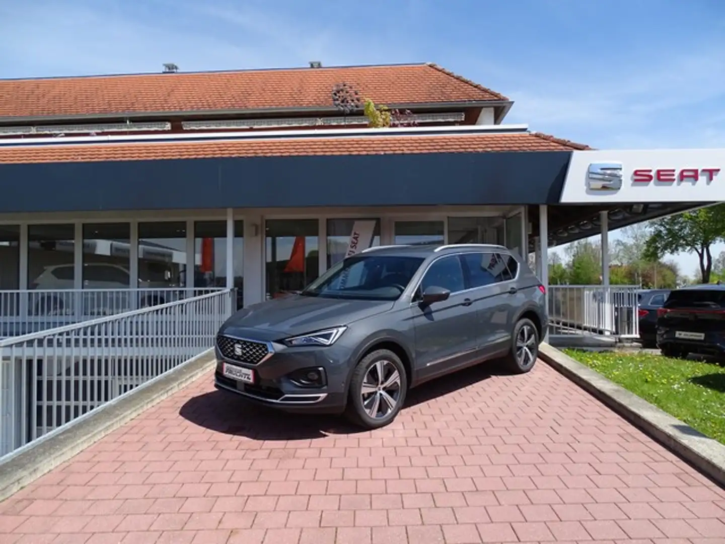 SEAT Tarraco Tarraco 1.5 TSI ACT XCELLENCE DSG 150PS AHK Navi A Grau - 1