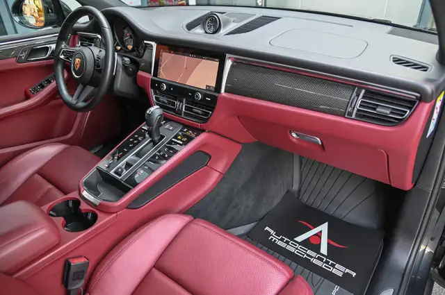 Porsche Macan view 11