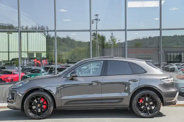 Porsche Macan view 6